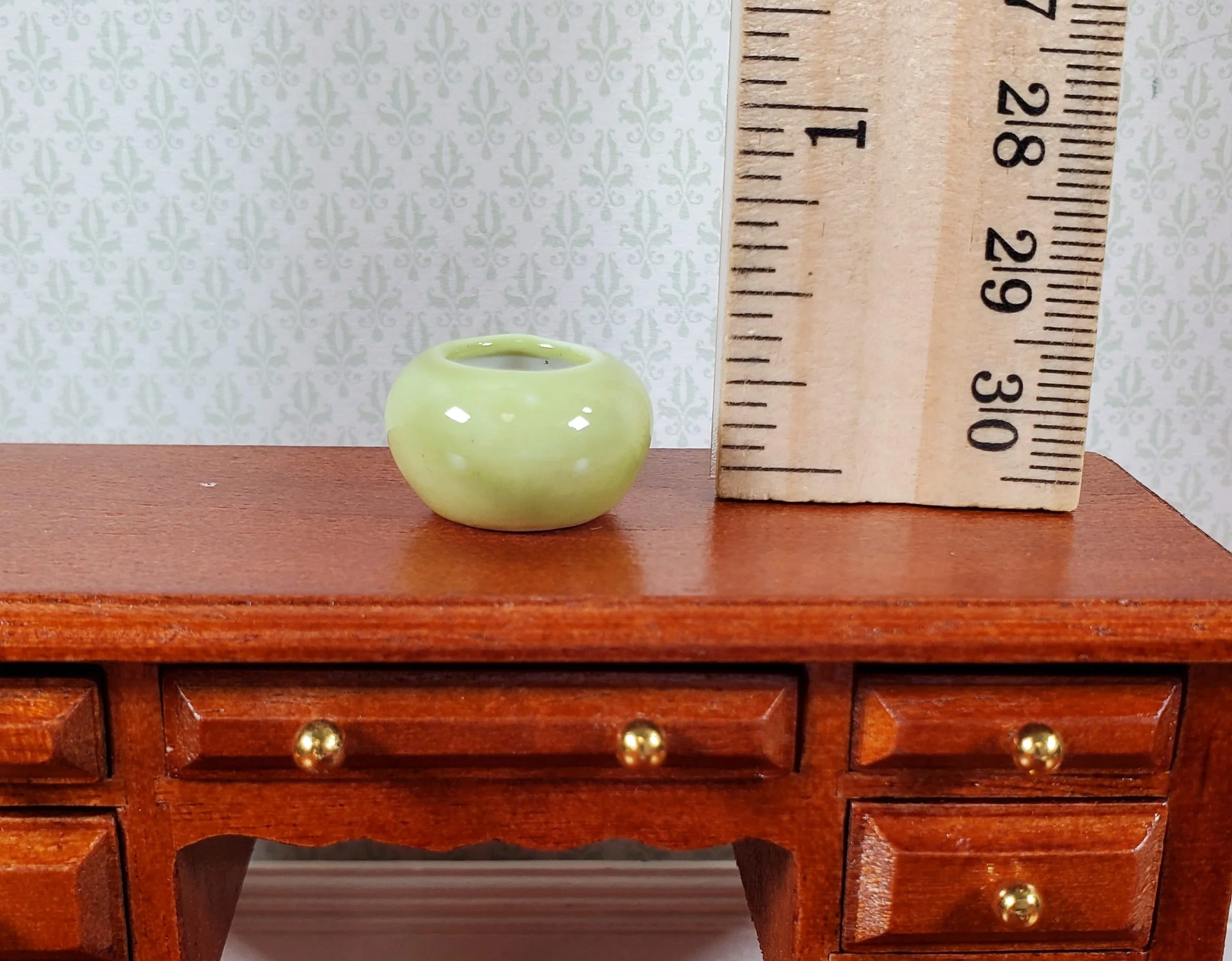 Dollhouse Small Light Green Round Ceramic Vase 1:12 Scale Miniature - Image 3