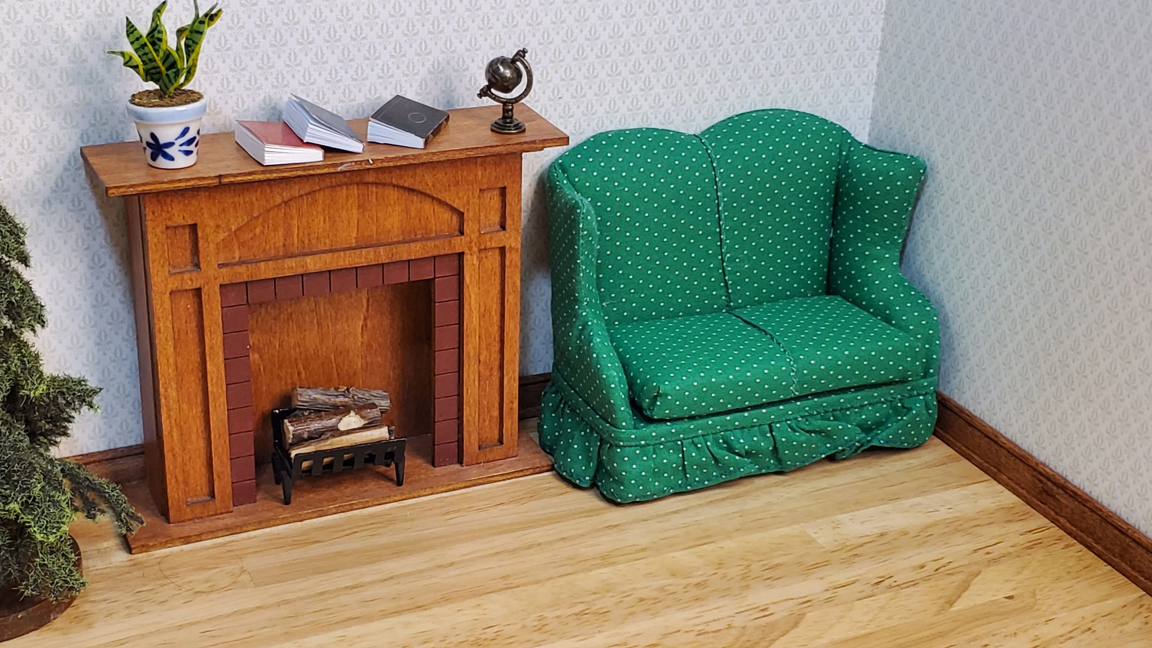 Dollhouse Small Loveseat Sofa Green & White 1:12 Scale Miniature Furniture - Image 3