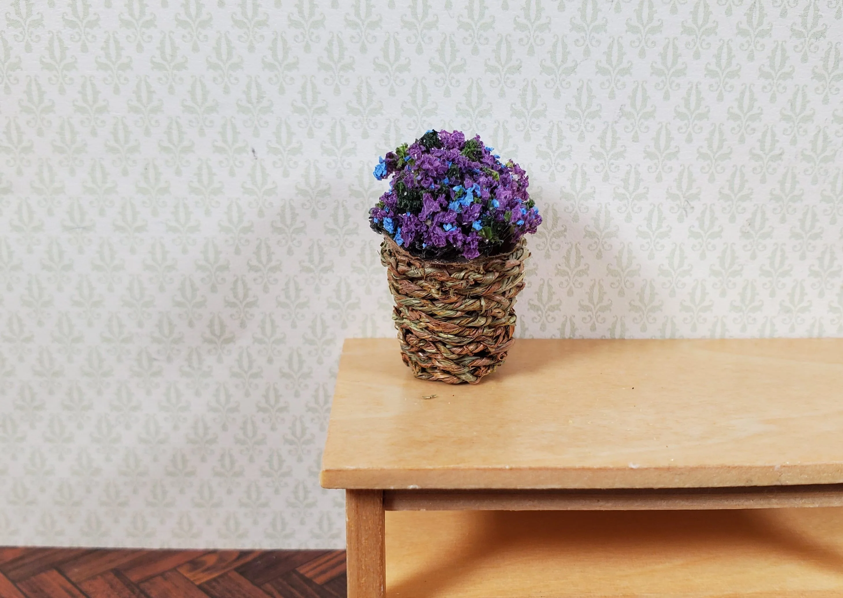 Dollhouse Small Round Natural Fiber Basket 1:12 Scale Miniature - Image 3