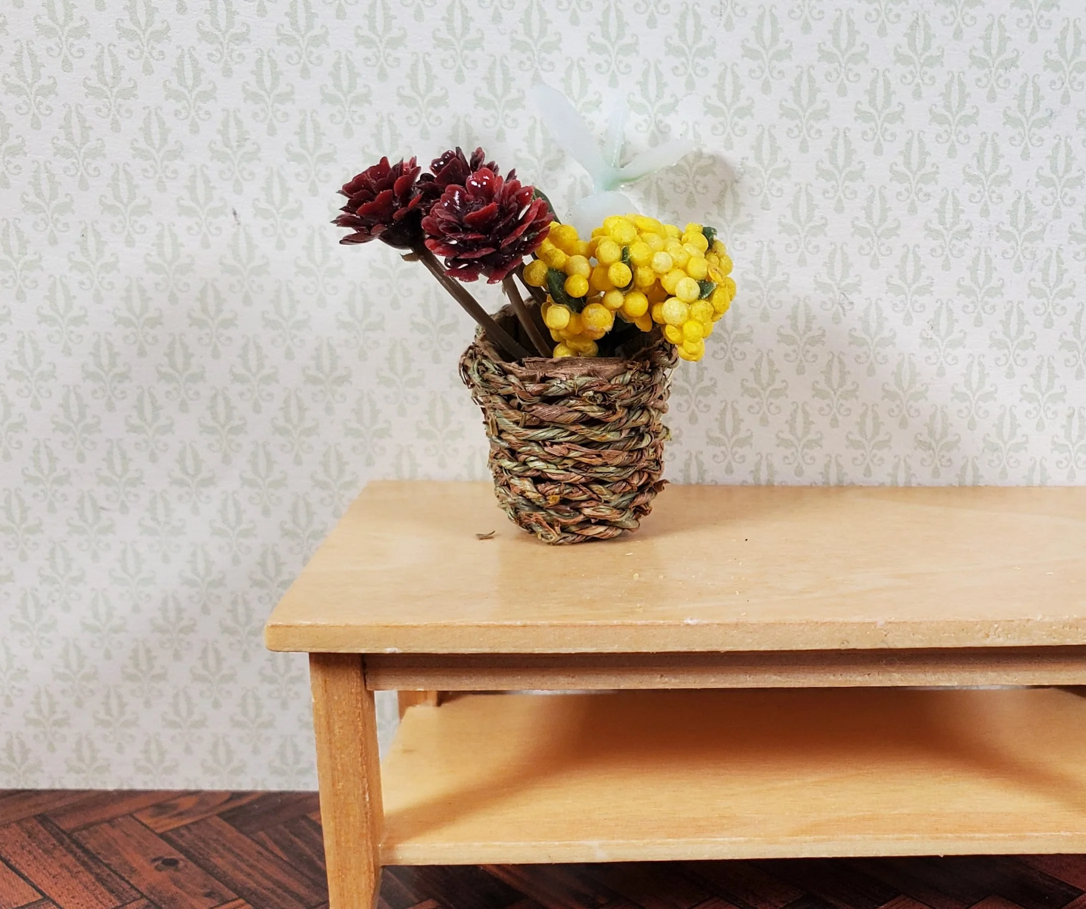 Dollhouse Small Round Natural Fiber Basket 1:12 Scale Miniature - Image 4