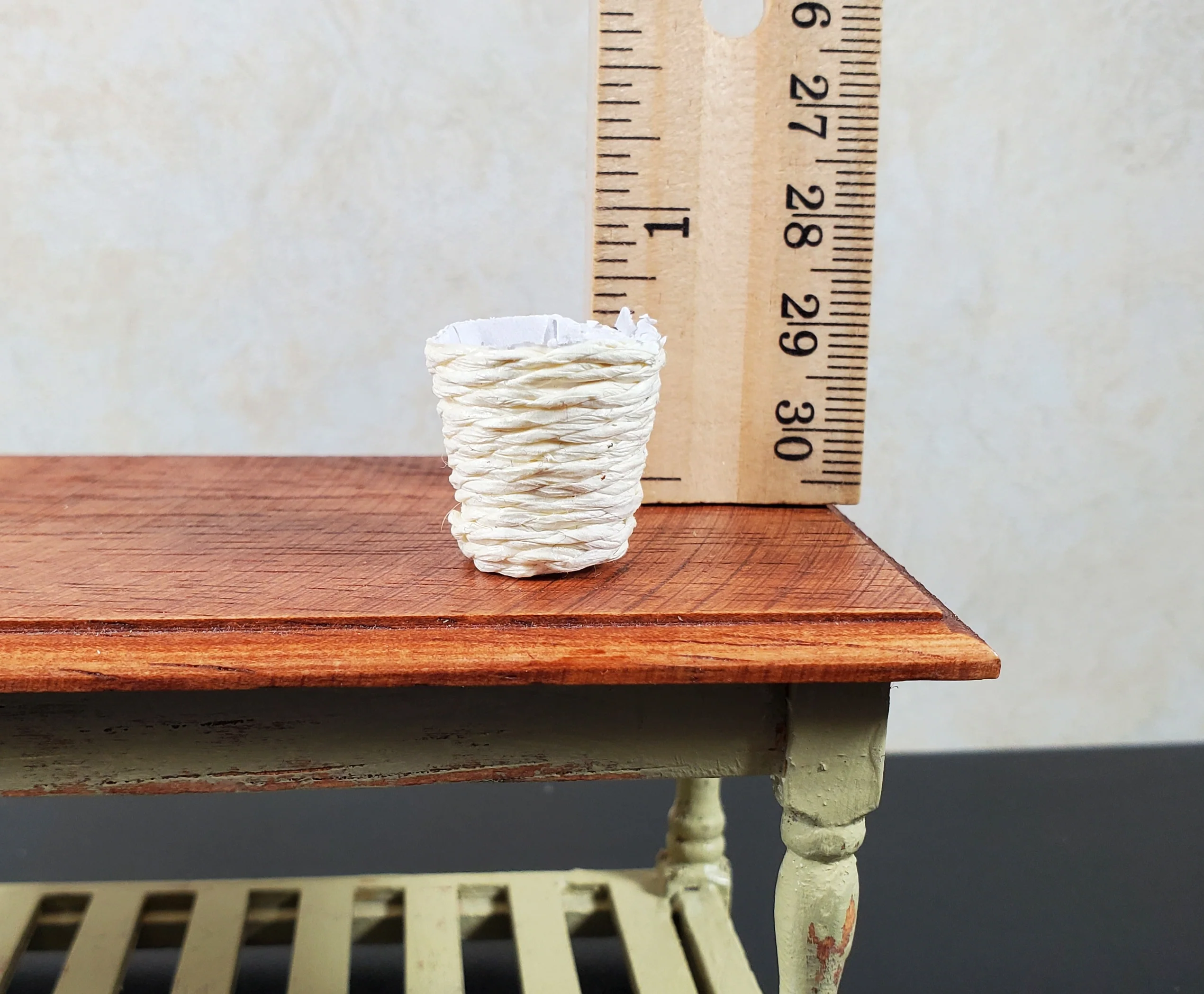 Dollhouse Small Round Natural Fiber Basket White 1:12 Scale Miniature - Image 4