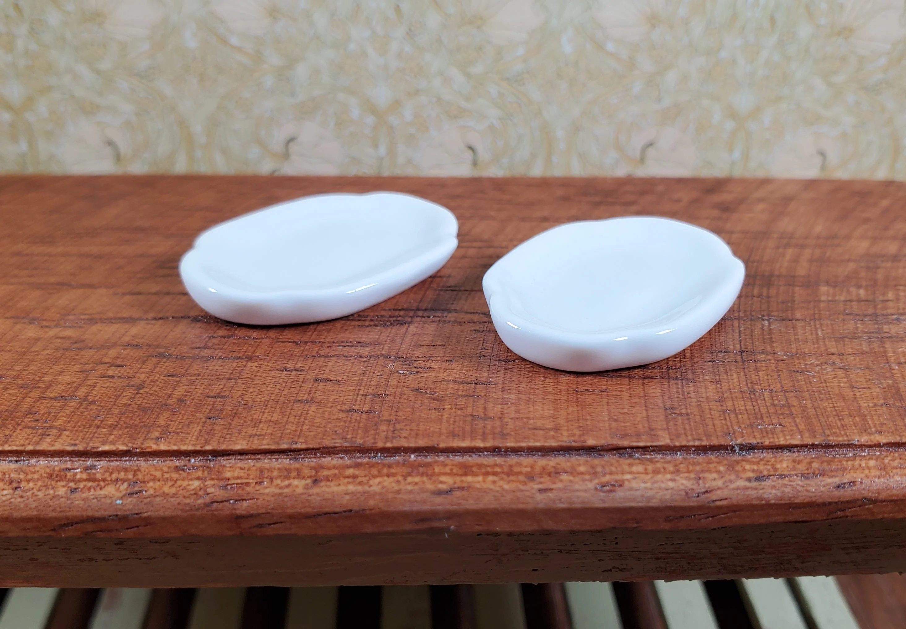Dollhouse Small White Ceramic Serving Platter Set of 2 1:12 Scale Miniaturee - Image 2