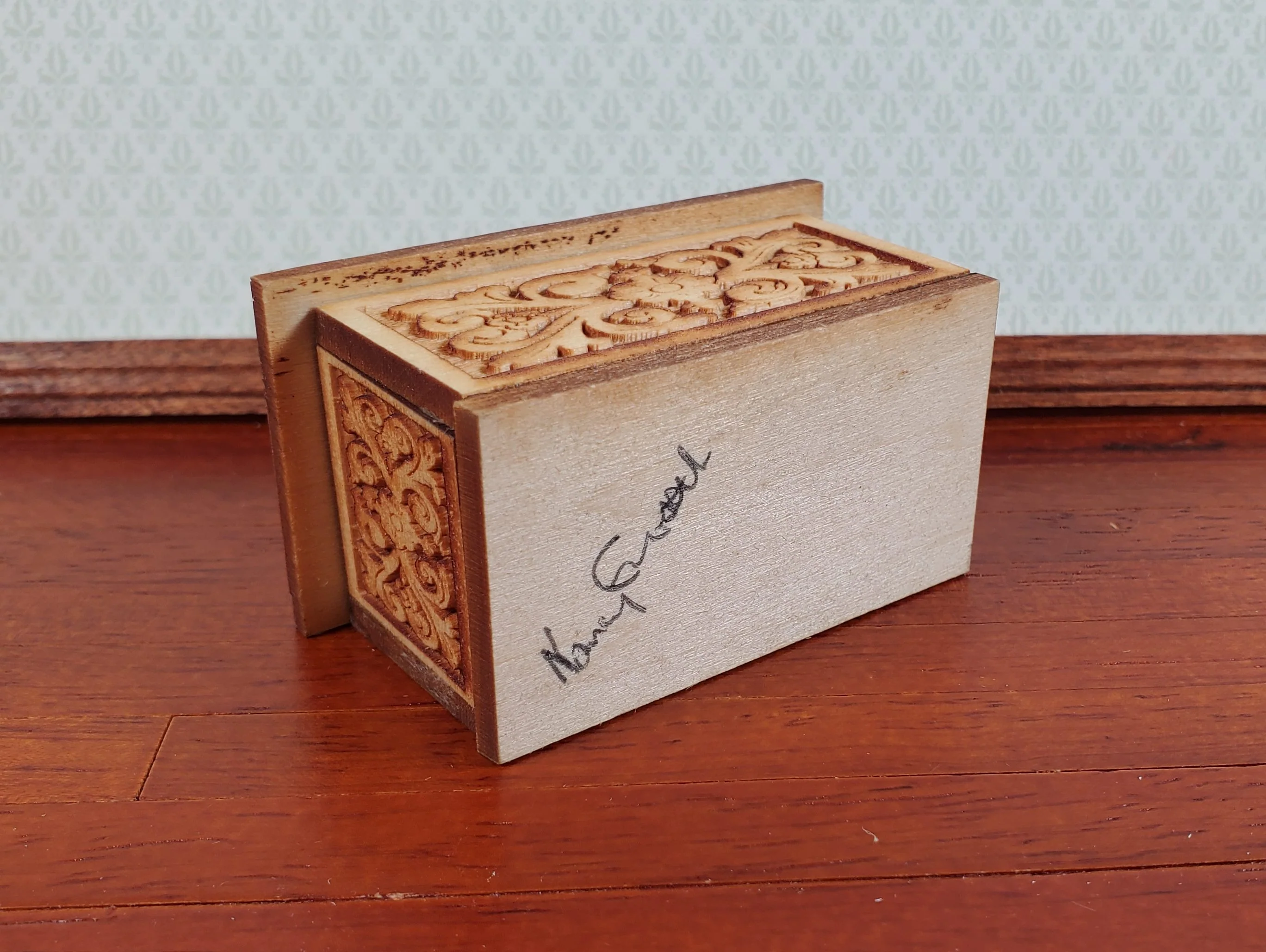 Dollhouse Small Wood Trunk with Removable Lid Laser Carved 1:12 Scale Furniture - Image 4