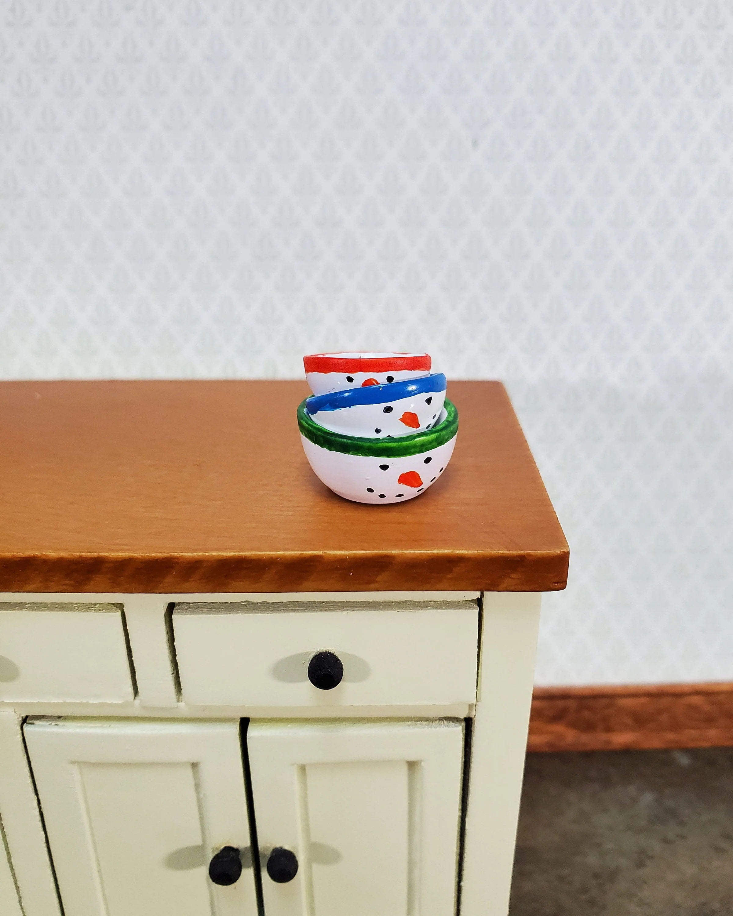 Dollhouse Snowman Mixing Bowls Set of 3 Stacking Winter 1:12 Scale Miniatures - Image 3