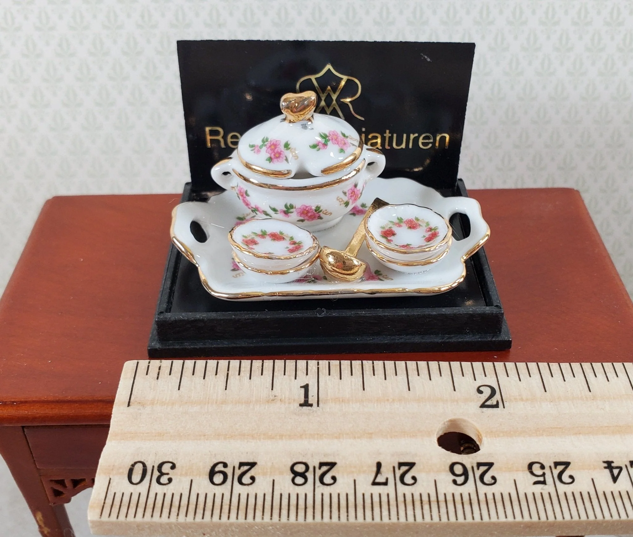 Dollhouse Soup Tureen with Bowls by Reutter Porcelain Lisa Design 1:12 Scale - Image 4