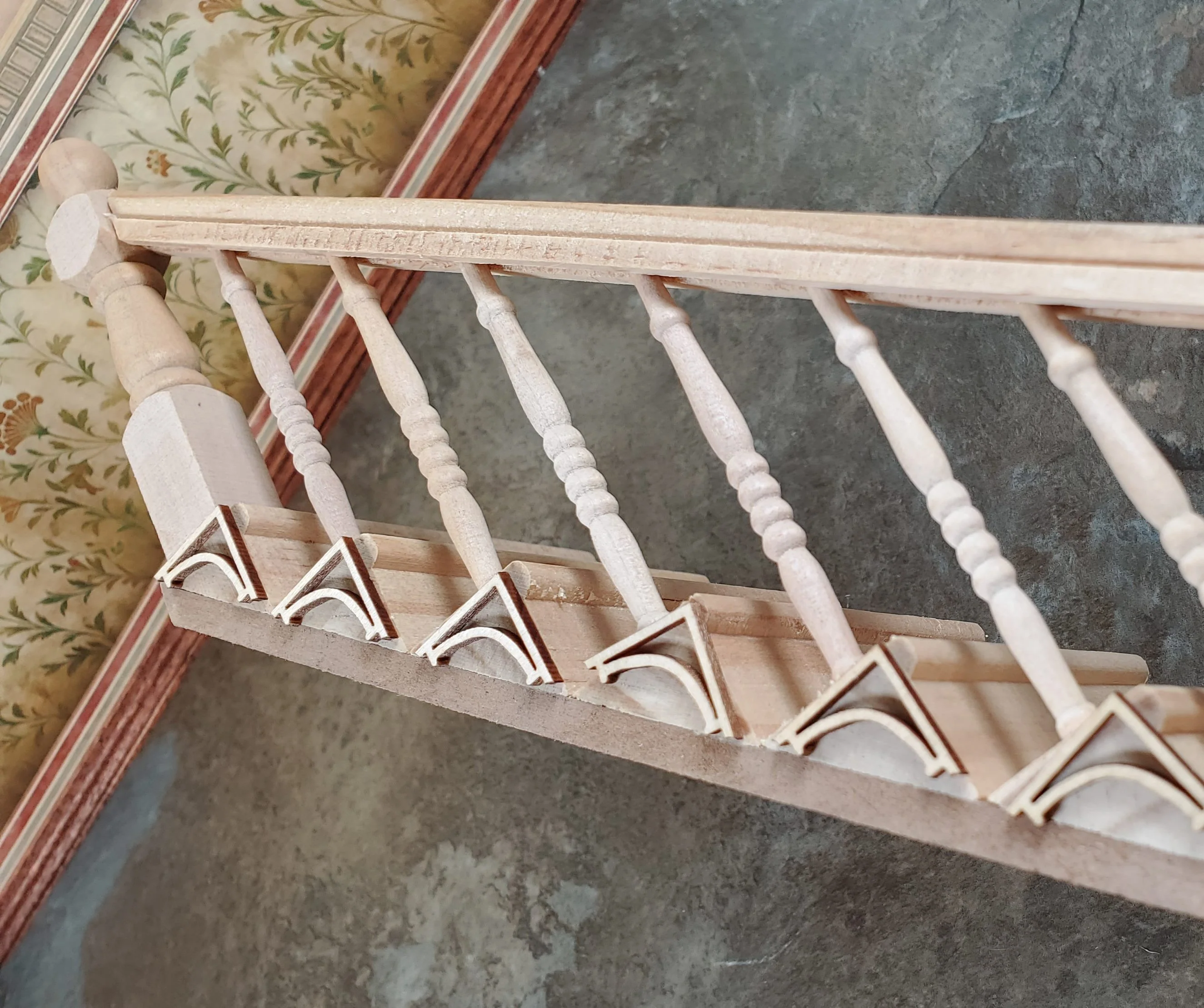 Dollhouse Stair Tread Trim Brackets Spandrels Georgian Style 14 pc 1:12 Scale - Image 3