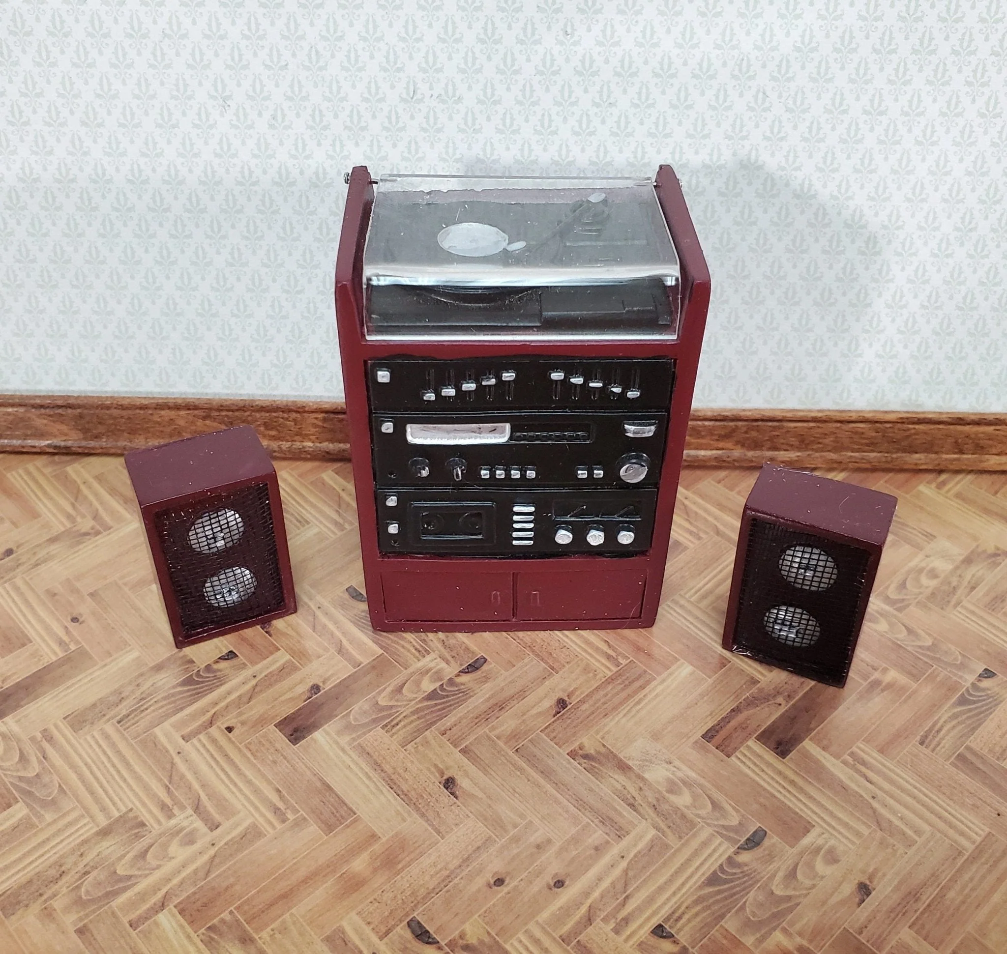 Dollhouse Stereo System with Turntable Record Player Retro Style 1:12 Scale Resin - Image 2