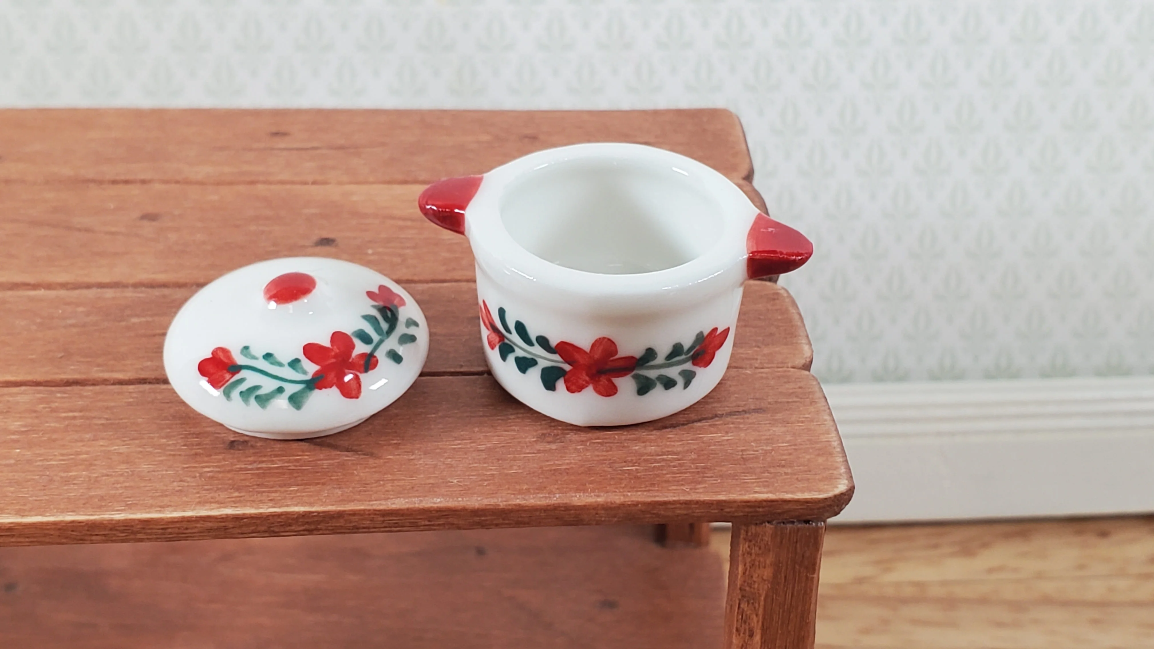 Dollhouse Stock Pot for Soup Ceramic with Lid Red & White 1:12 Scale Miniatures - Image 2