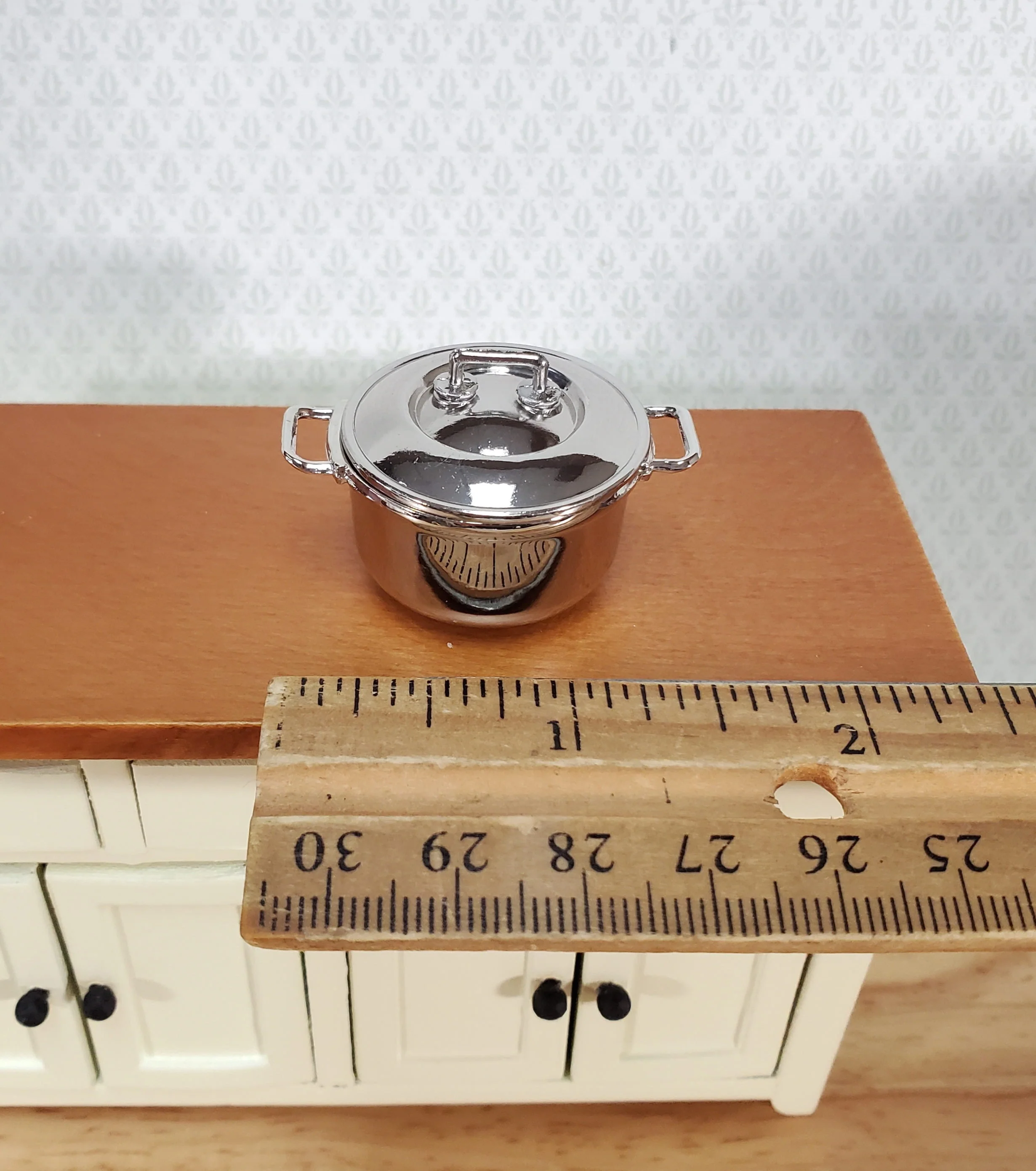 Dollhouse Large Stock Pot with Lid 1:12 Scale Modern Silver Chrome Finish Metal - Image 4
