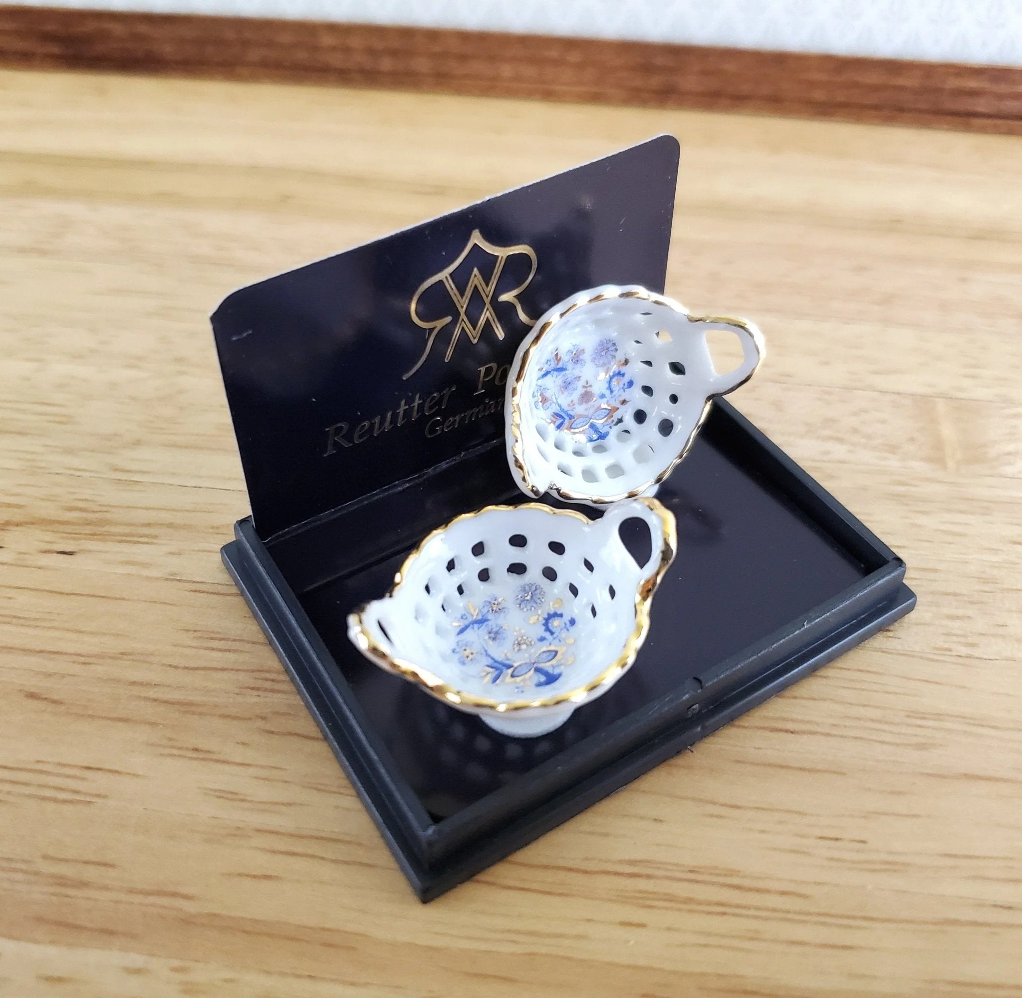 Dollhouse Strainers or Baskets Reutter Porcelain 1:12 Scale Kitchen Miniatures Blue White - Image 2