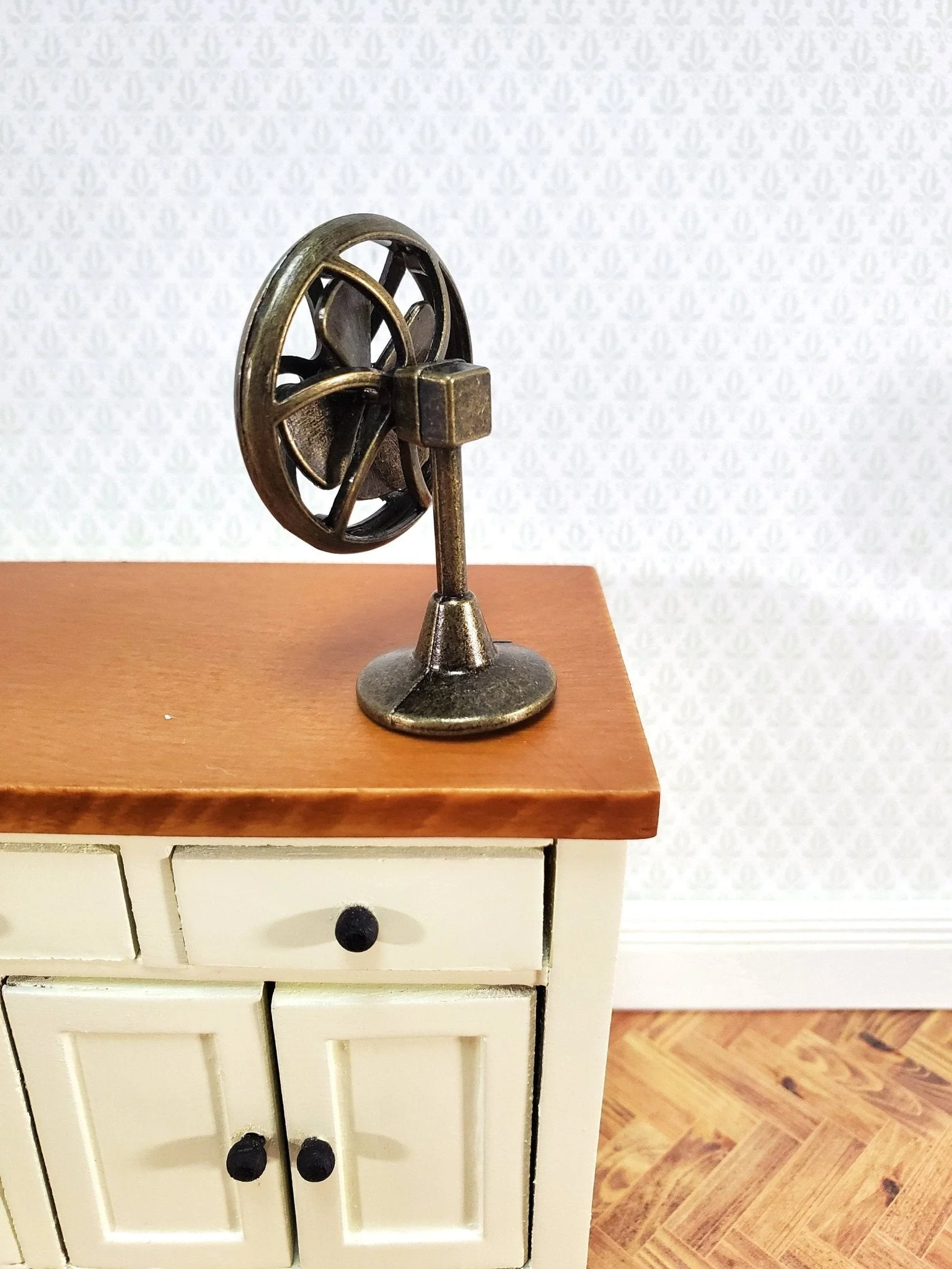 Dollhouse Tabletop Electric Fan Vintage Style 1:12 Scale Miniature Bronze Finish - Image 2