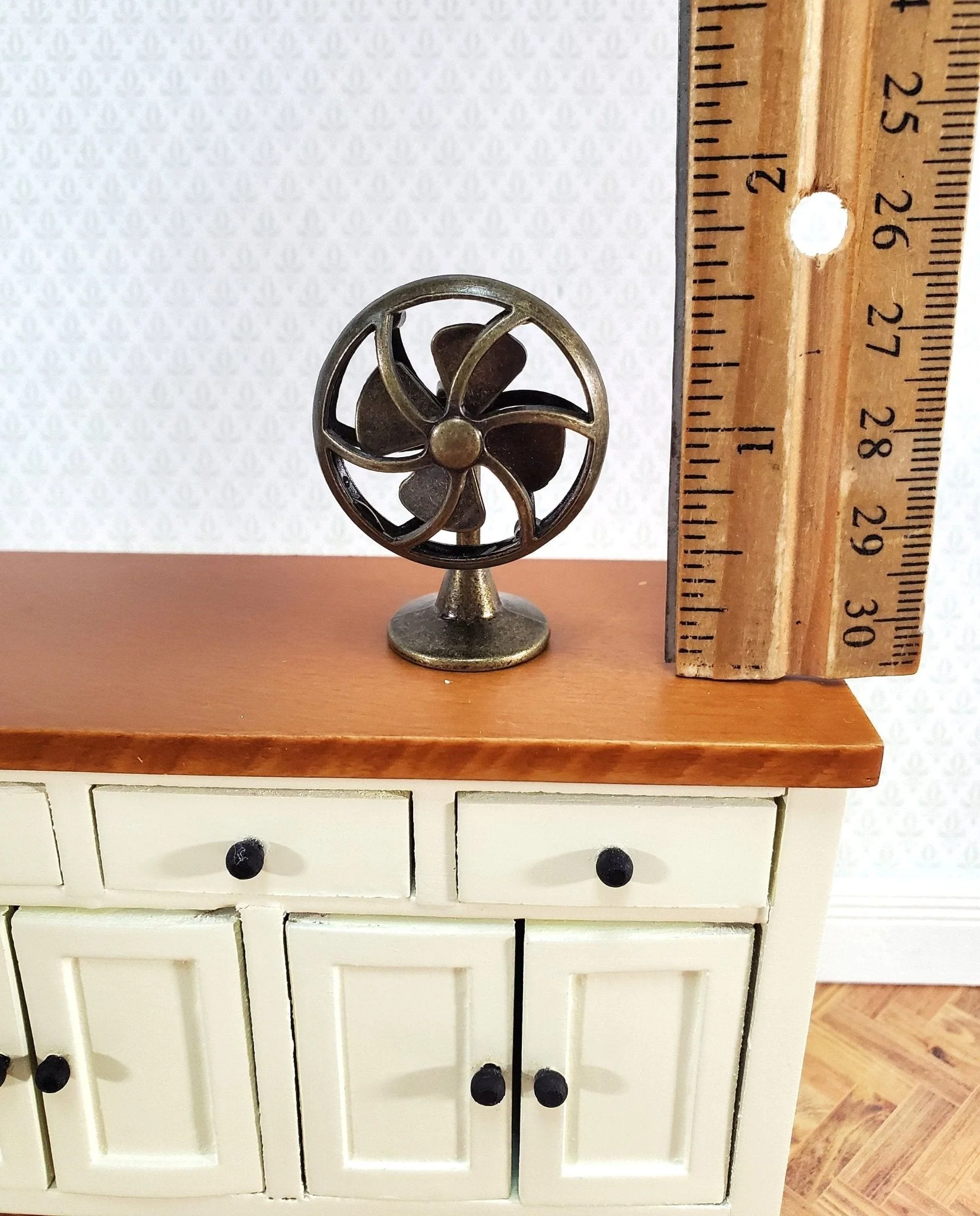 Dollhouse Tabletop Electric Fan Vintage Style 1:12 Scale Miniature Bronze Finish - Image 3