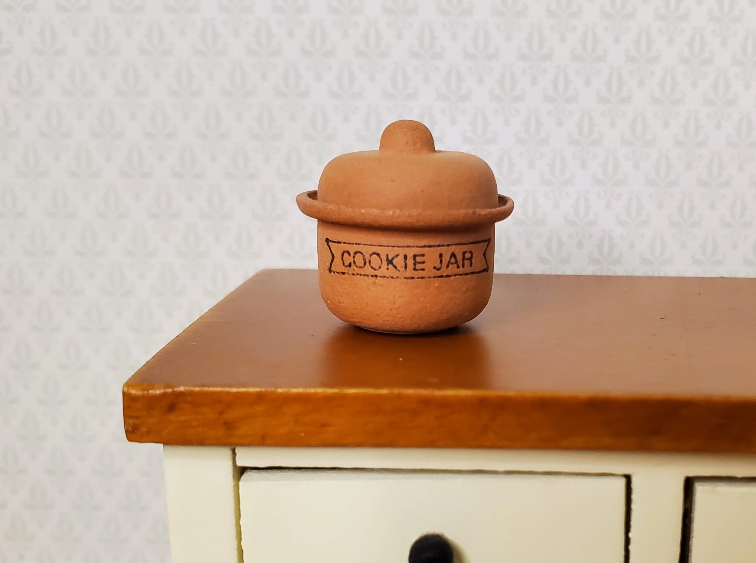 Dollhouse Terra Cotta Cookie Jar with Removable Lid 1:12 Scale Miniature