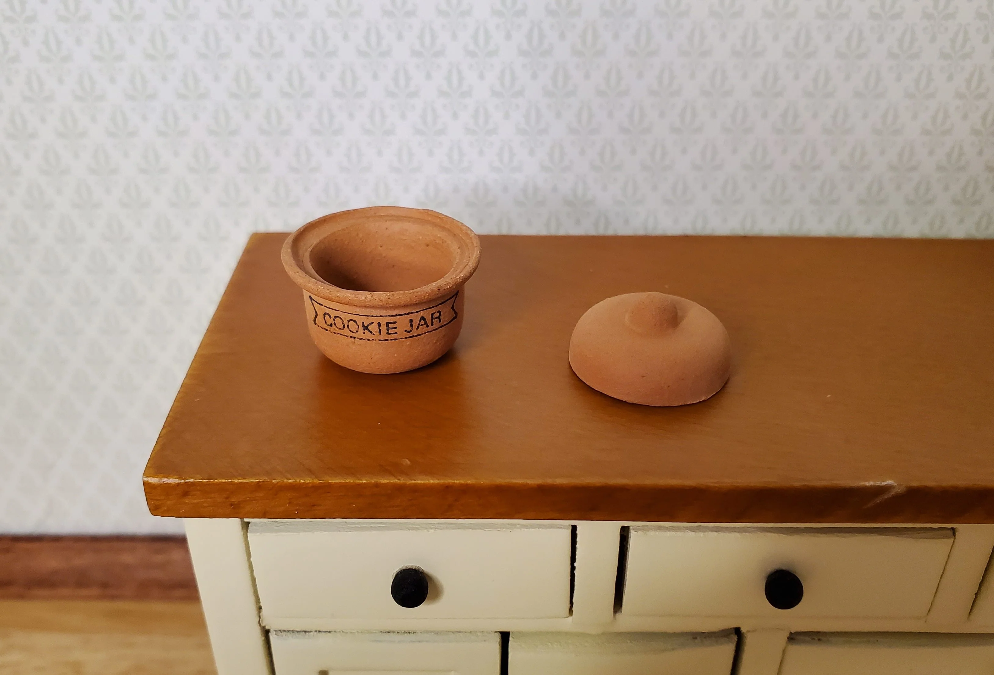 Dollhouse Terra Cotta Cookie Jar with Removable Lid 1:12 Scale Miniature - Image 2
