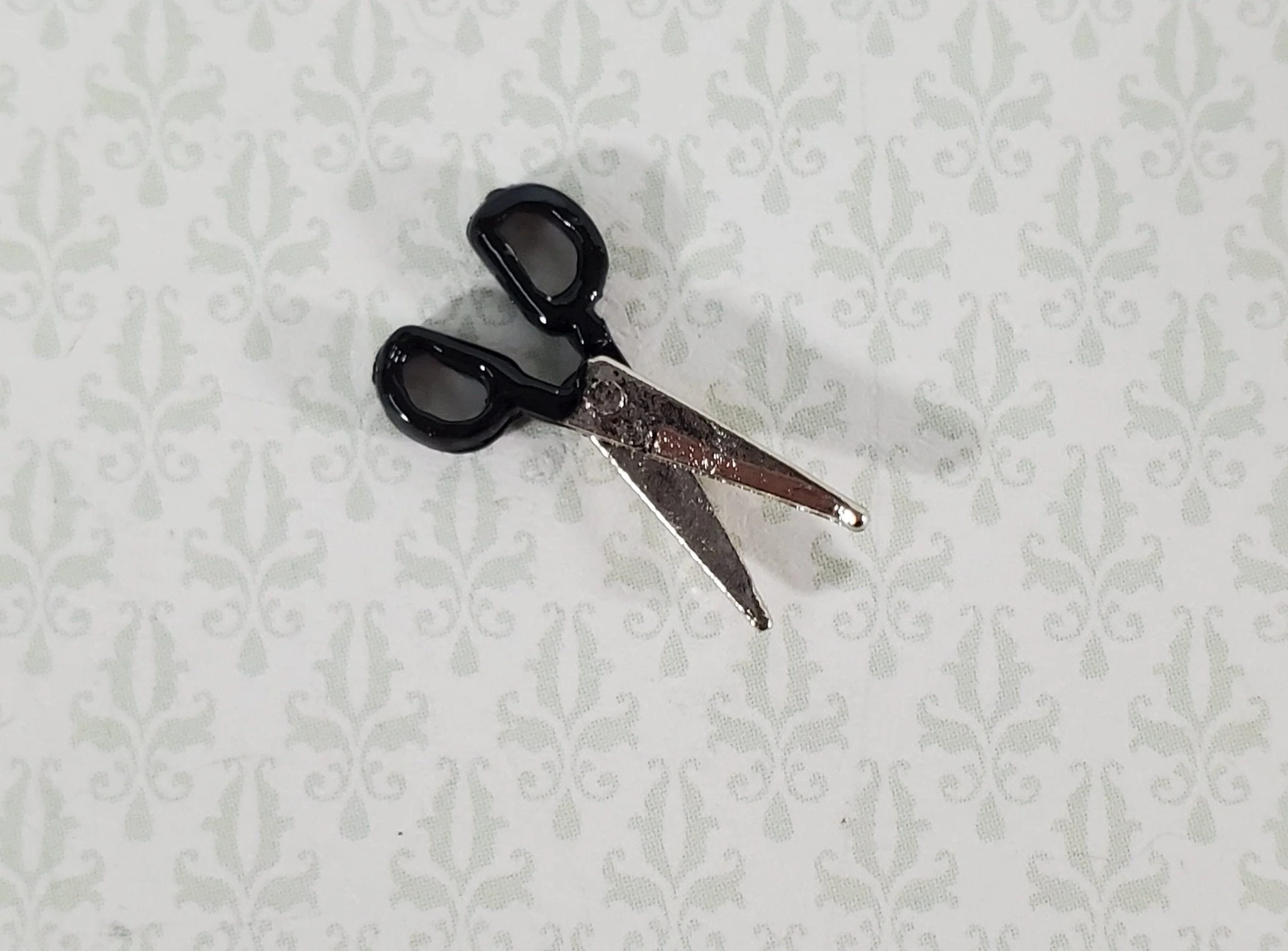 Dollhouse Tiny Scissors Shears Opens/Closes Metal 1:12 Scale Miniature Accessories