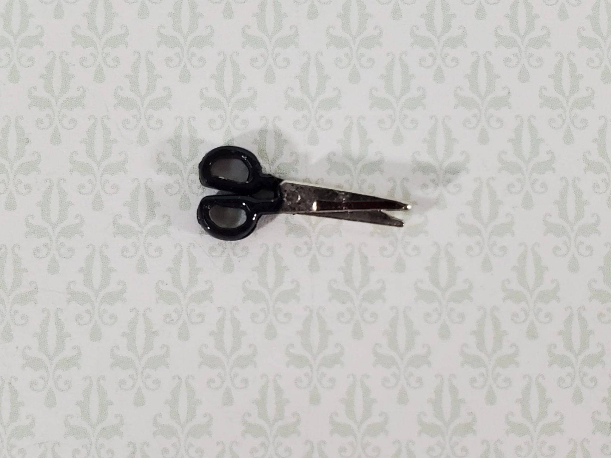 Dollhouse Tiny Scissors Shears Opens/Closes Metal 1:12 Scale Miniature Accessories - Image 2