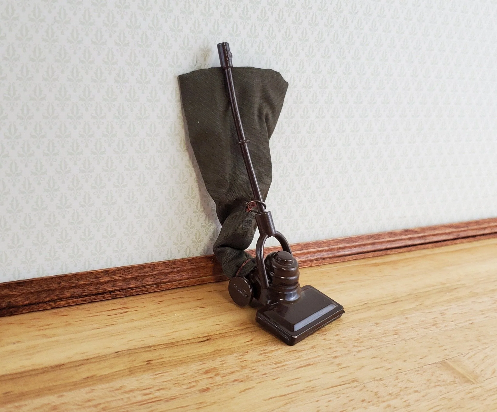 Dollhouse Vacuum Upright Bag Vintage 1930s Style Metal 1:12 Scale Miniature - Image 2