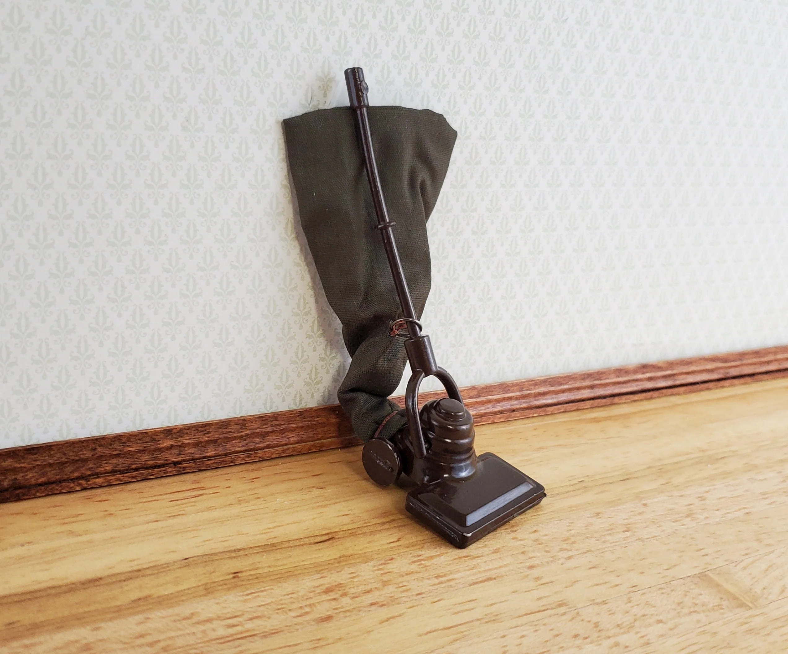 Dollhouse Vacuum Upright with Bag Vintage 1930s Style Metal 1:12 Scale Miniature - Image 2