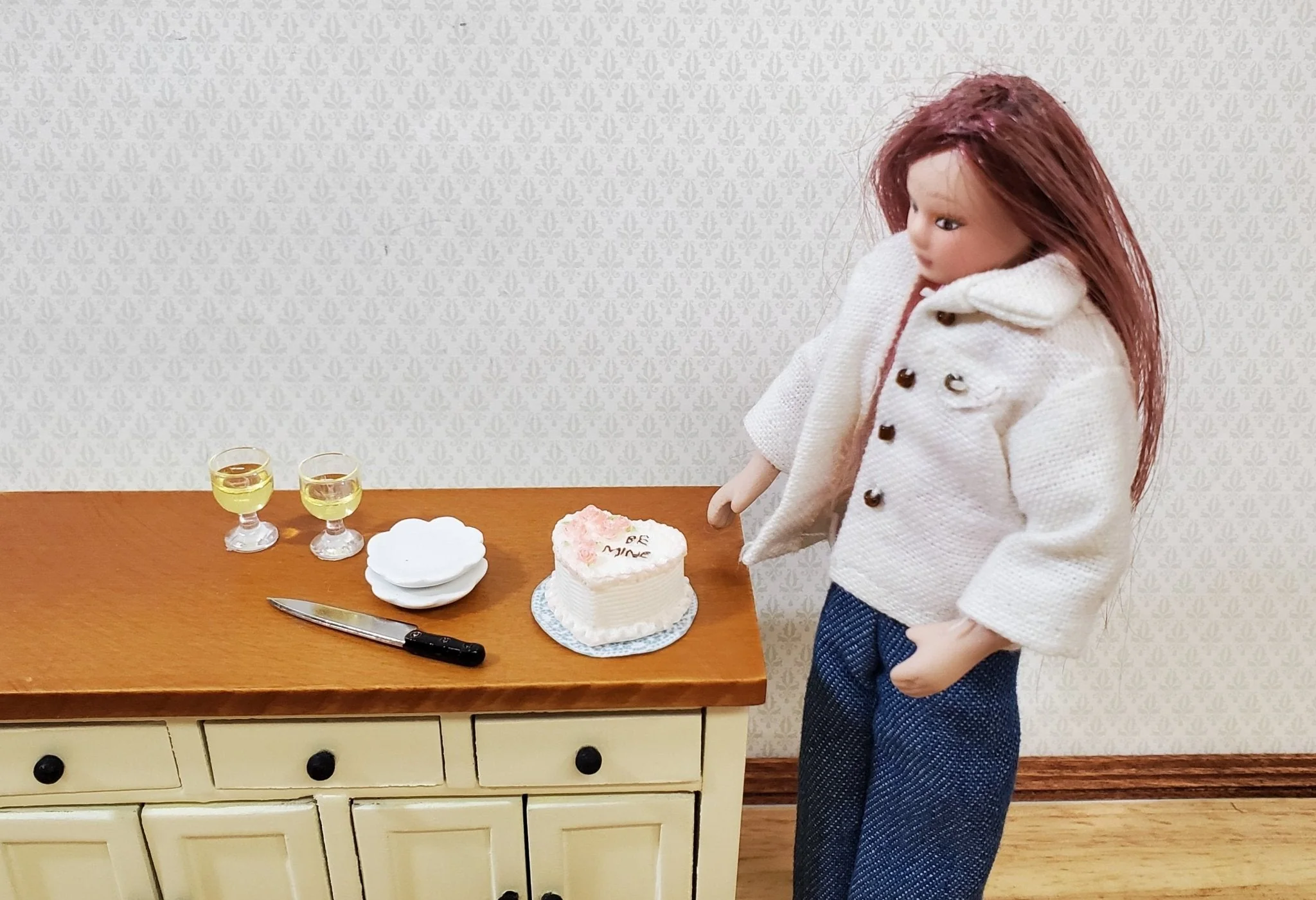 Dollhouse Valentines Cake Heart Shaped 1:12 Scale Dessert Food by Falcon A3667 - Image 3