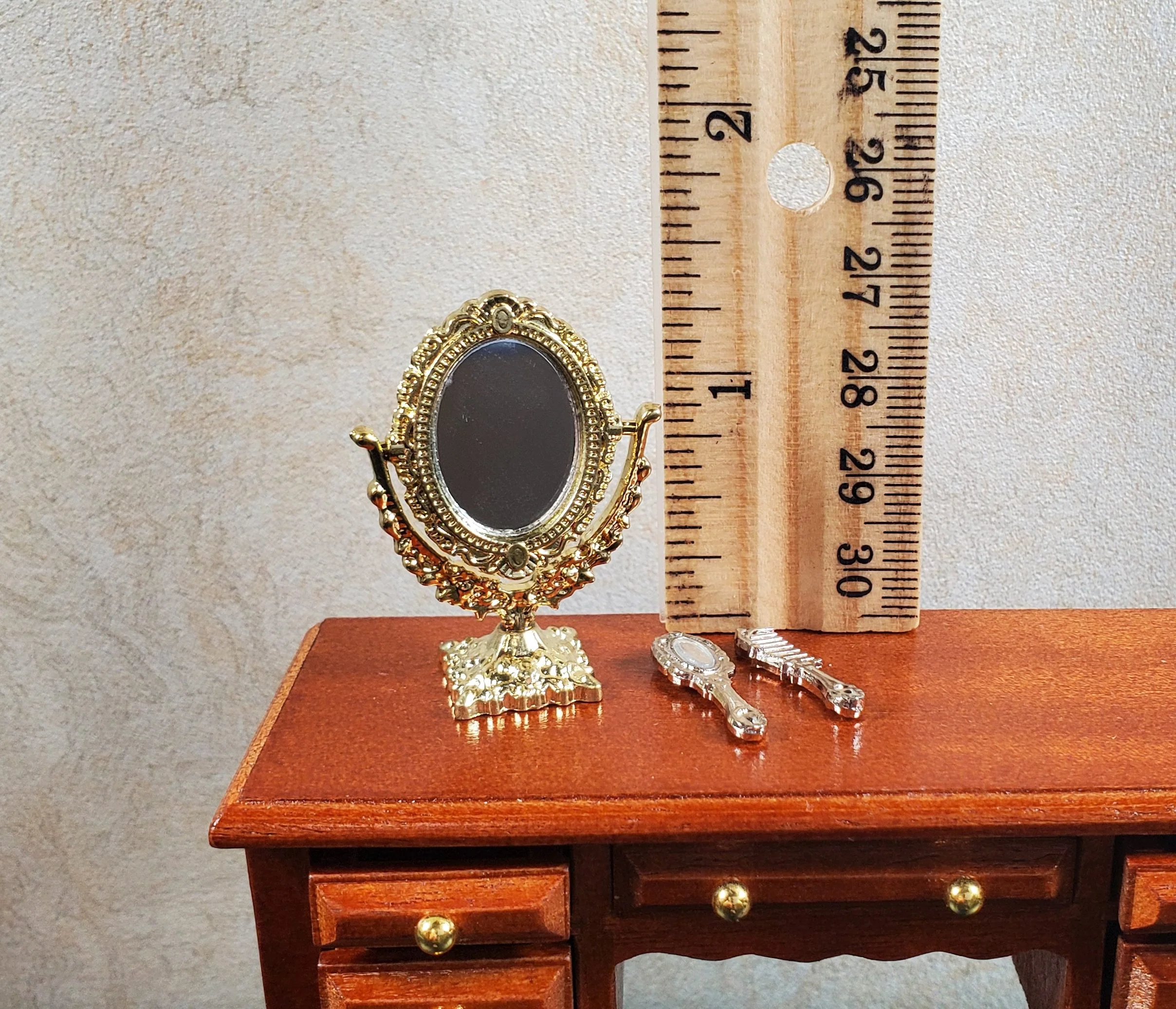 Dollhouse Vanity Make-Up Mirror with Comb and Small Mirror 1:12 Scale Miniature - Image 3