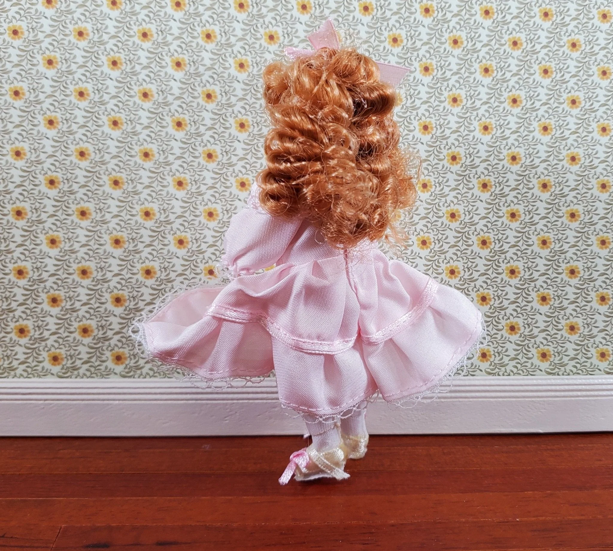 Dollhouse Victorian Girl Doll Fancy Pink Dress Porcelain Poseable 1:12 Scale - Image 4