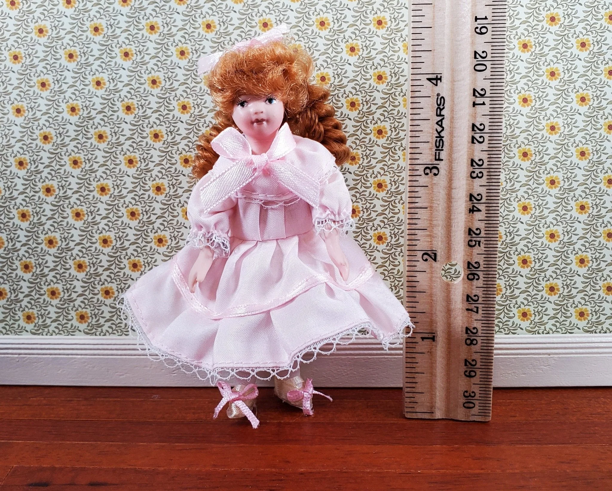 Dollhouse Victorian Girl Doll Fancy Pink Dress Porcelain Poseable 1:12 Scale - Image 5