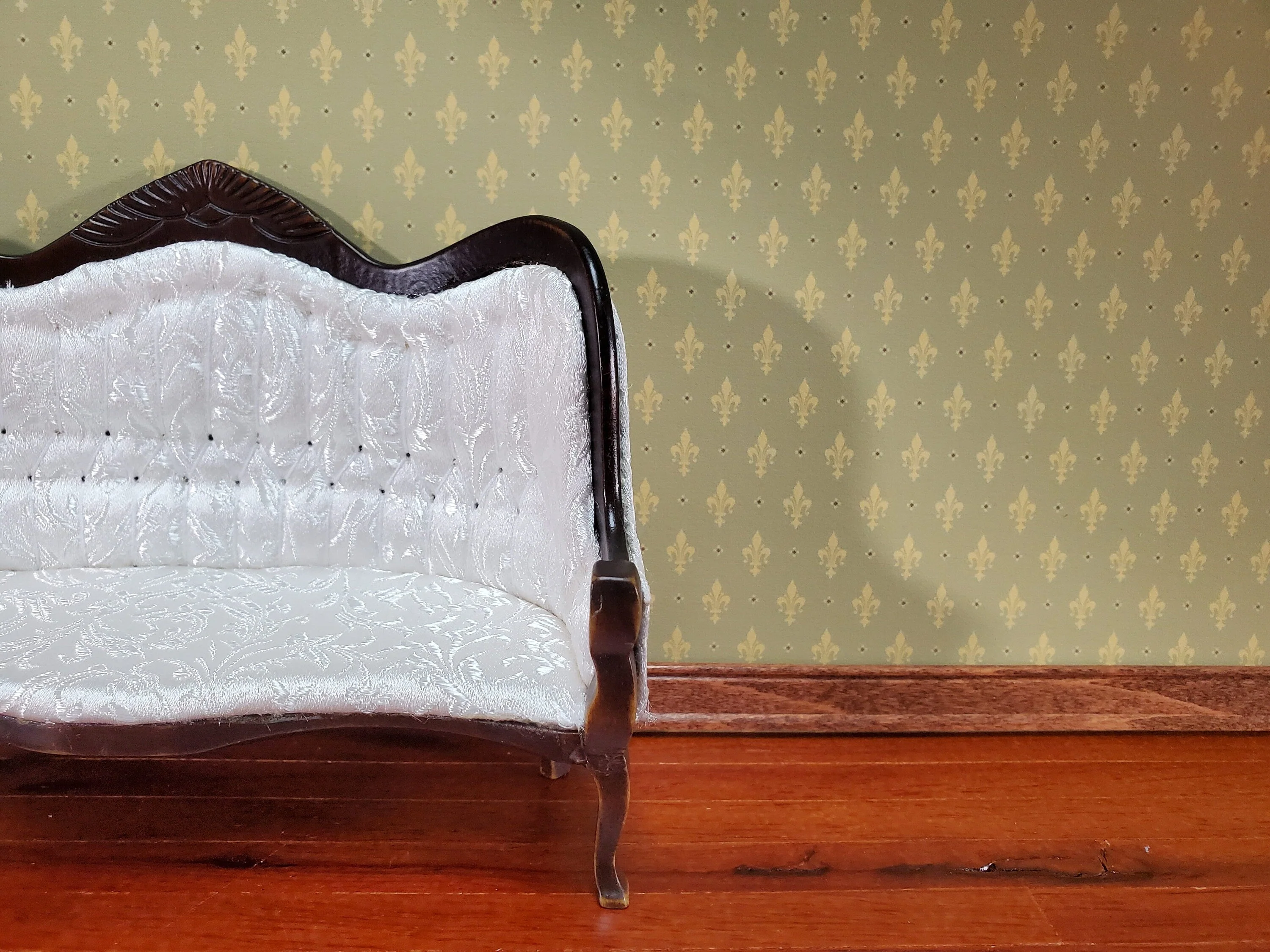 Dollhouse Wallpaper Gothic Squirrel Frieze Bradbury & Bradbury 1:12 Scale - Image 2