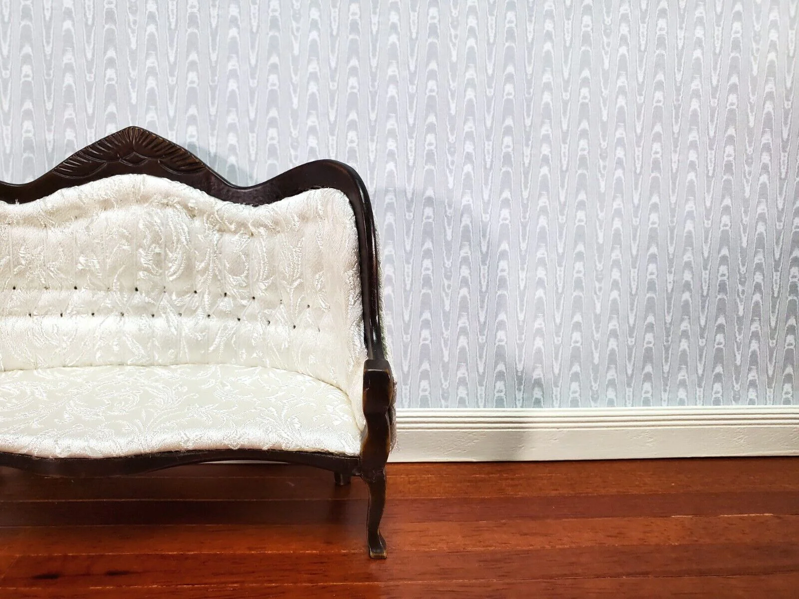 Dollhouse Wallpaper Silk Moire Gray on White 1:12 Scale Itsy Bitsy Miniatures - Image 3
