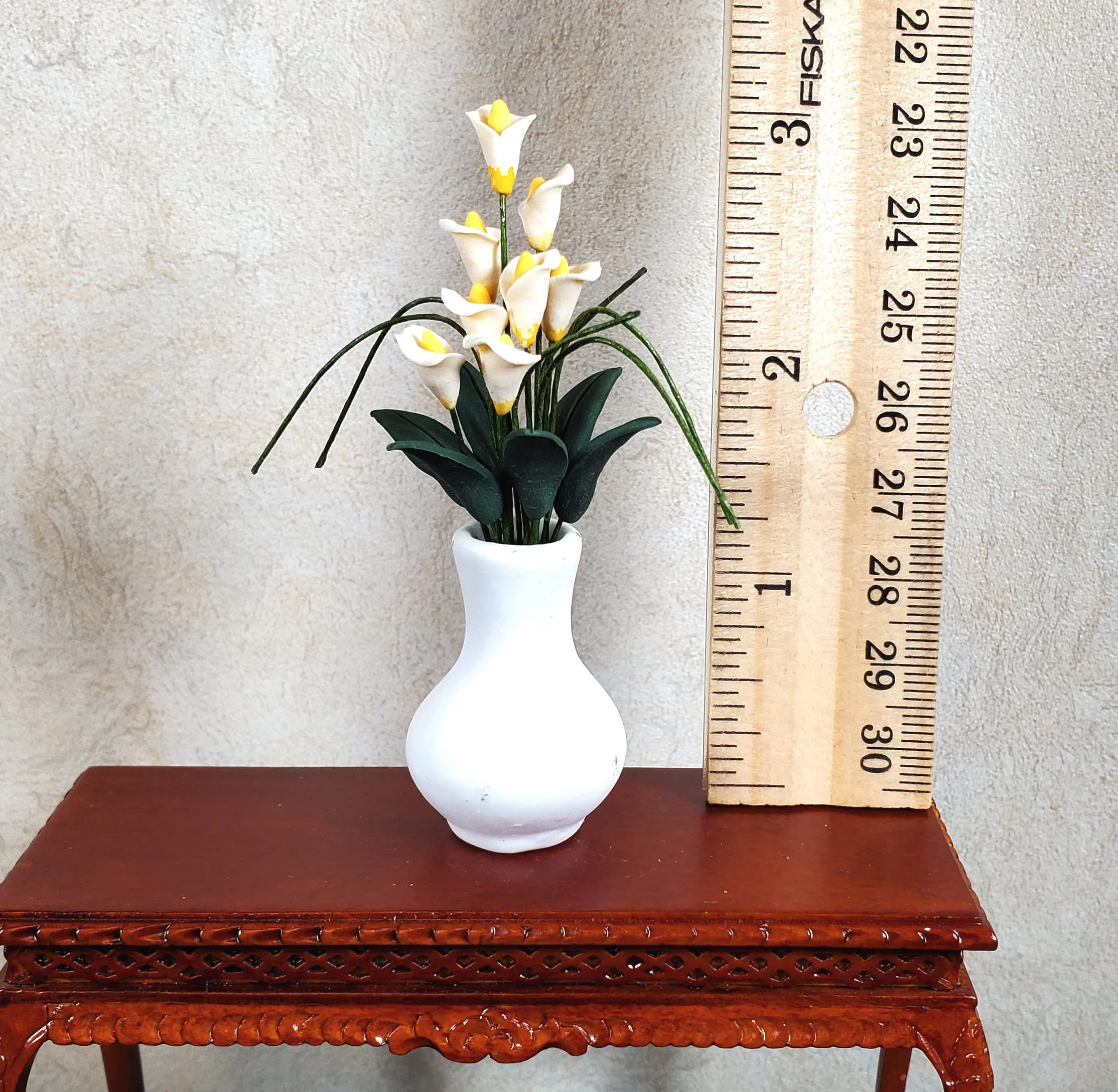 Dollhouse White Calla Lilies in White Ceramic Vase 1:6 Scale Miniature - Image 3