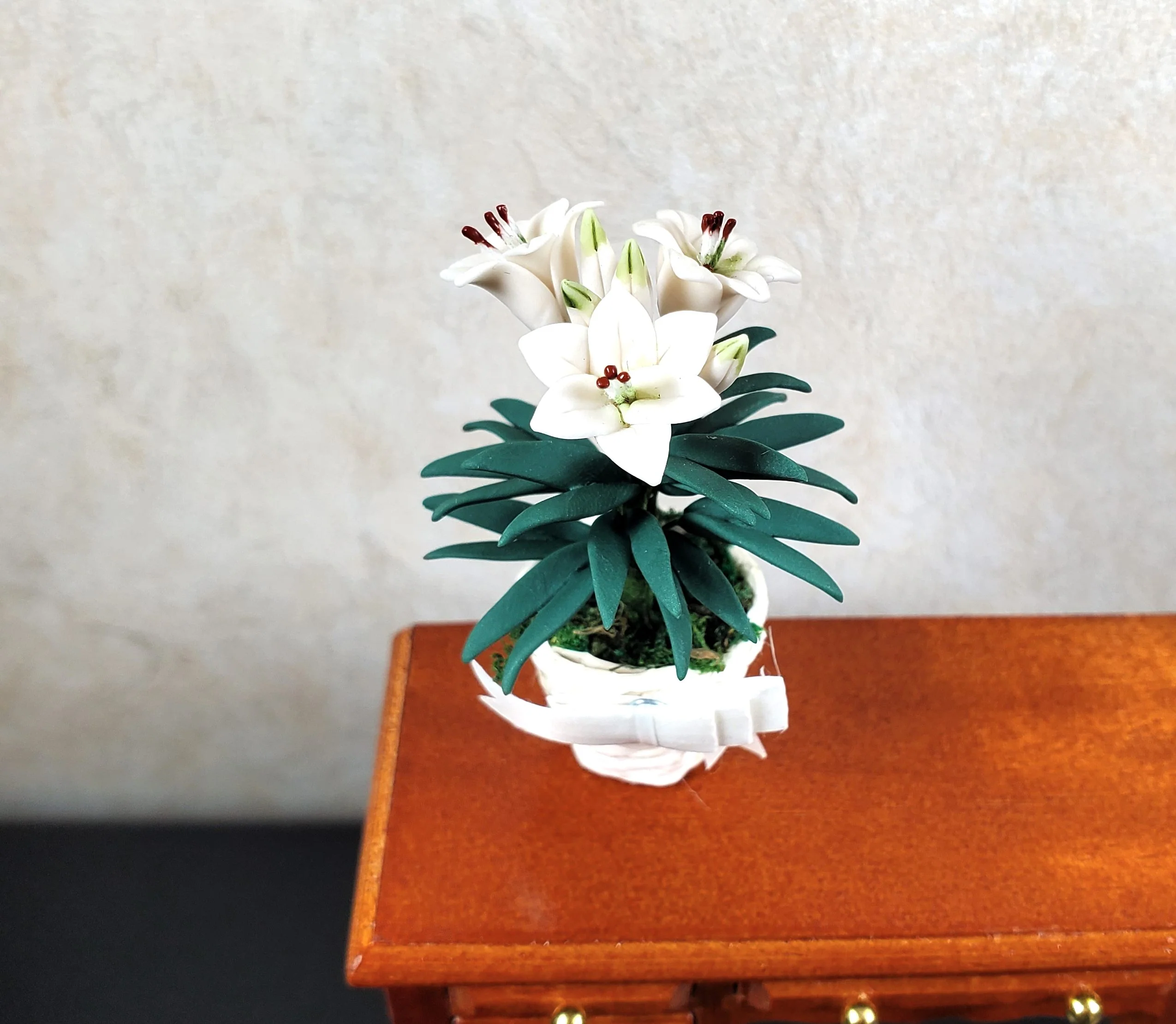 Dollhouse White Easter Lilies in White Basket with Bow 1:12 Scale Miniature - Image 2