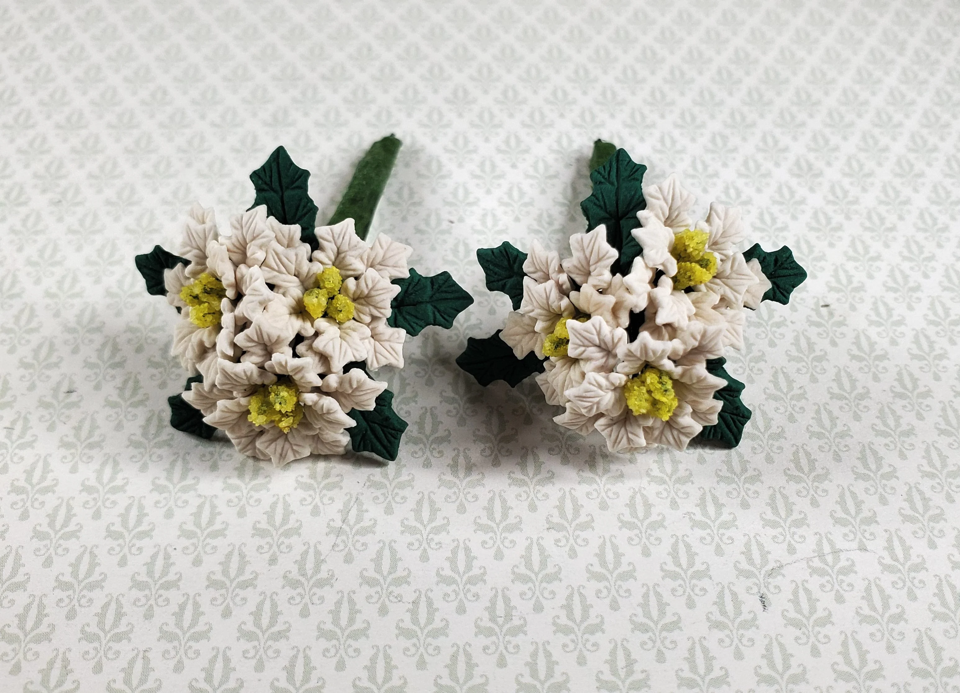Dollhouse White Poinsettias with Leaves 2 Bunches 1:12 Scale Christmas Flowers - Image 3