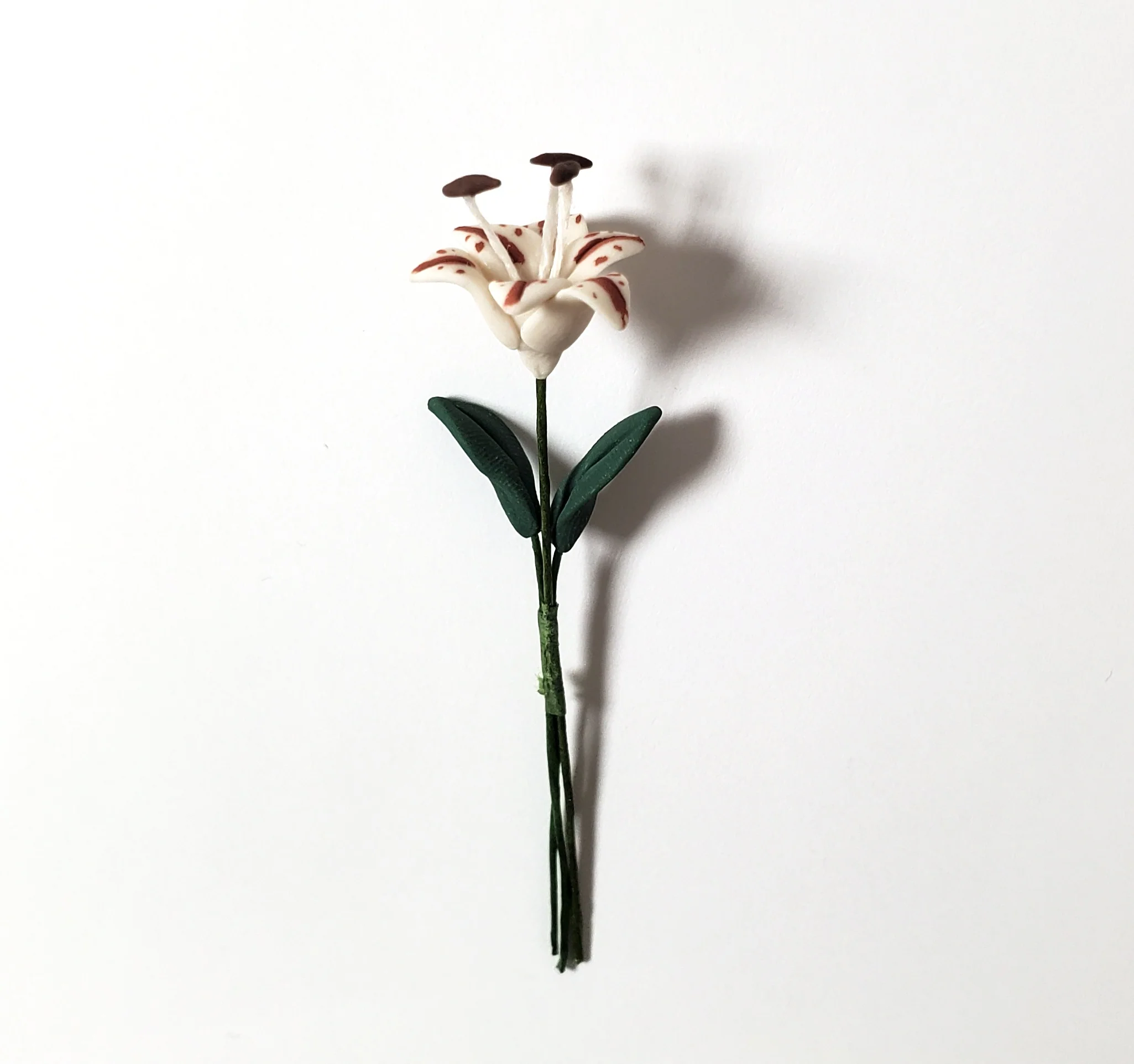 Dollhouse White Tiger Lily Single Stem with Foliage 1:12 Scale Miniature