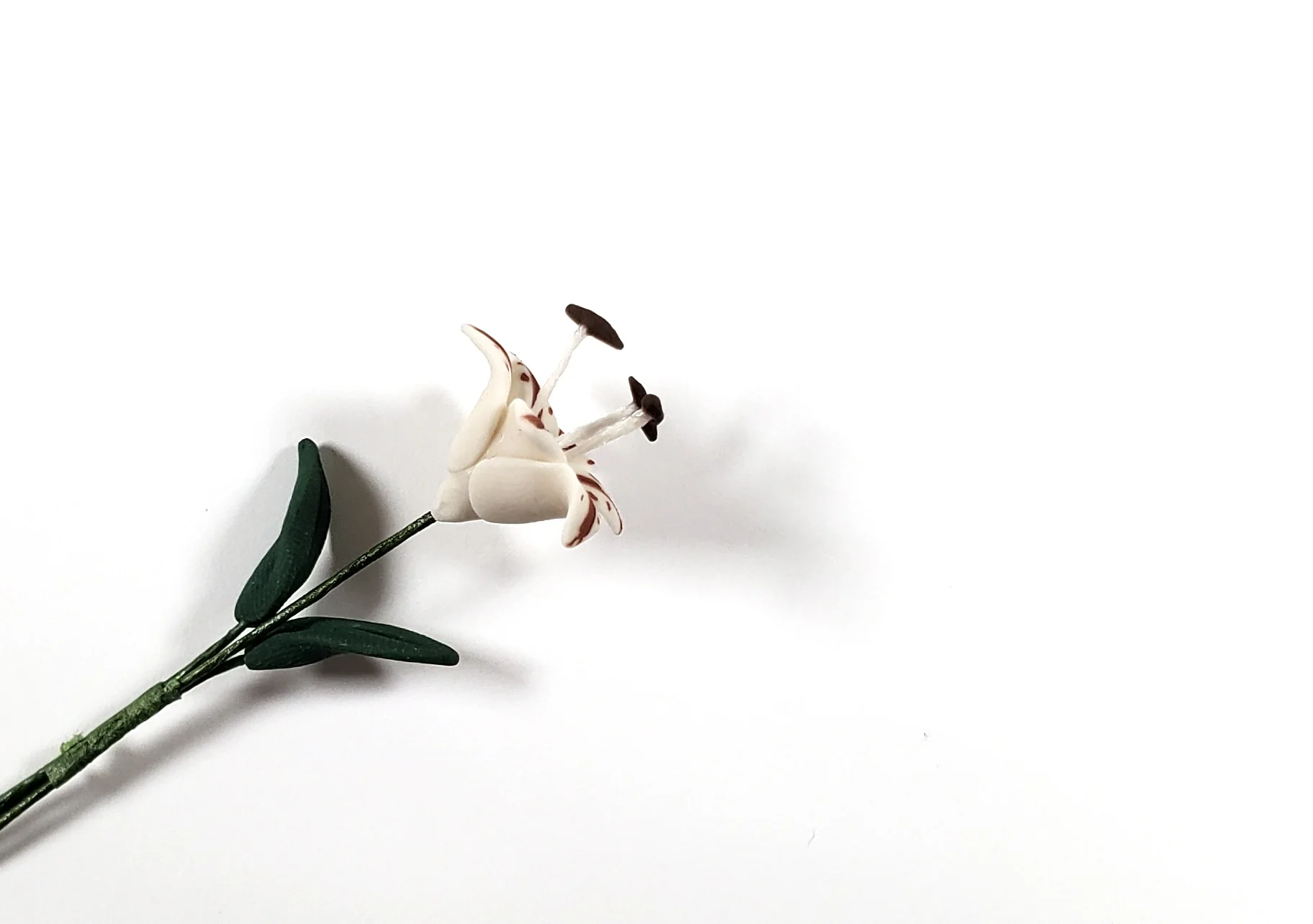 Dollhouse White Tiger Lily Single Stem with Foliage 1:12 Scale Miniature - Image 2