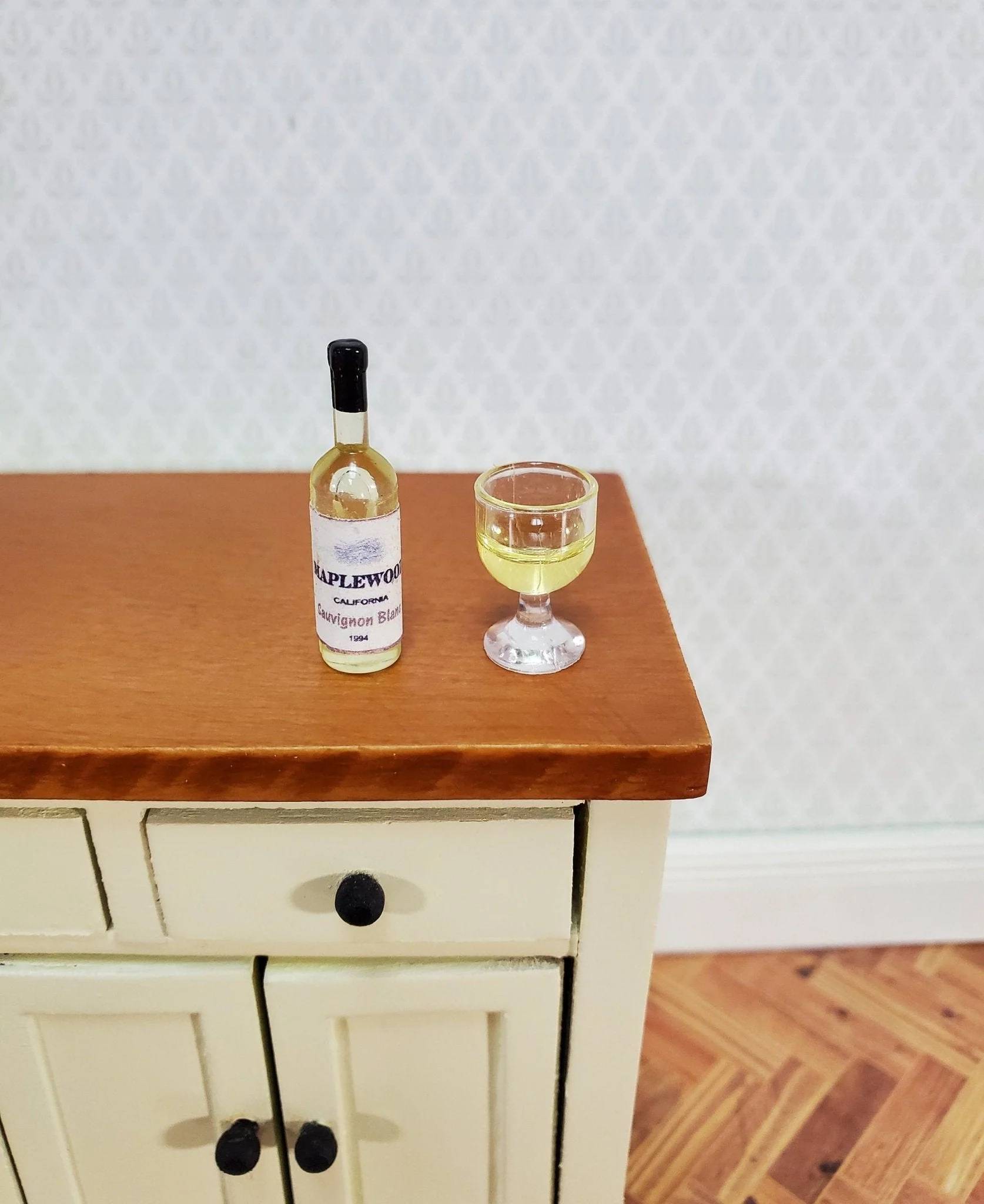 Dollhouse White Wine Bottle 1:12 Scale Miniature Kitchen Food & Drink - Image 3