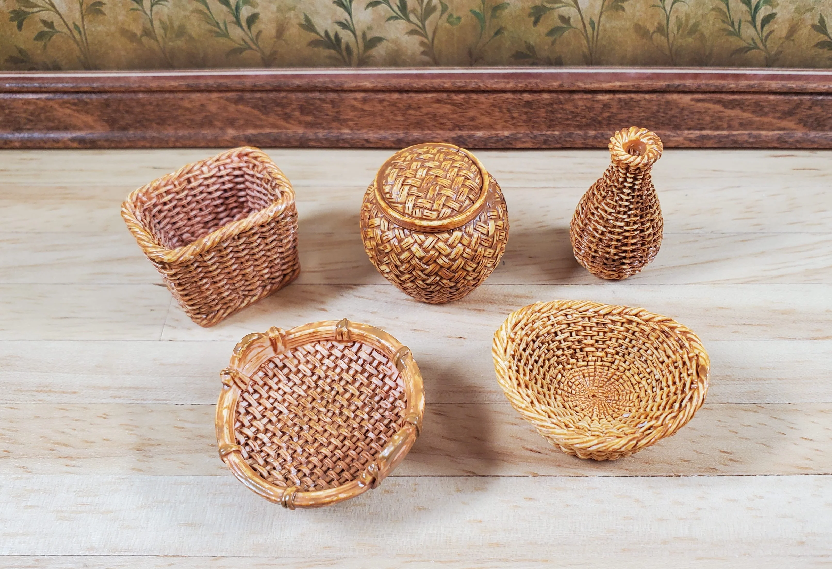 Dollhouse Wicker Style Baskets Set 5 pcs 1:12 Scale Miniatures Cast Resin - Image 2