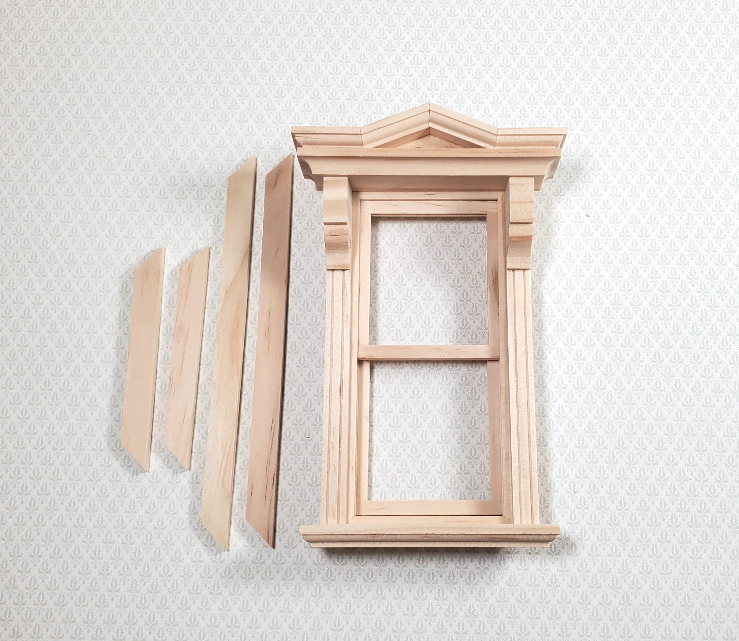 Dollhouse Window Victorian Non-Working 1:12 Scale Miniature Houseworks #5042 - Image 2