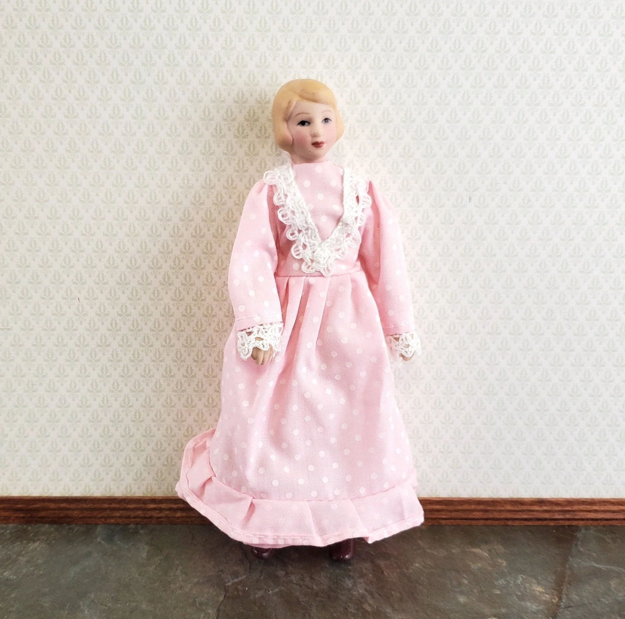 Dollhouse Woman Doll Porcelain Poseable Mom Mother Female Pink Dress 1:12 Scale Miniature