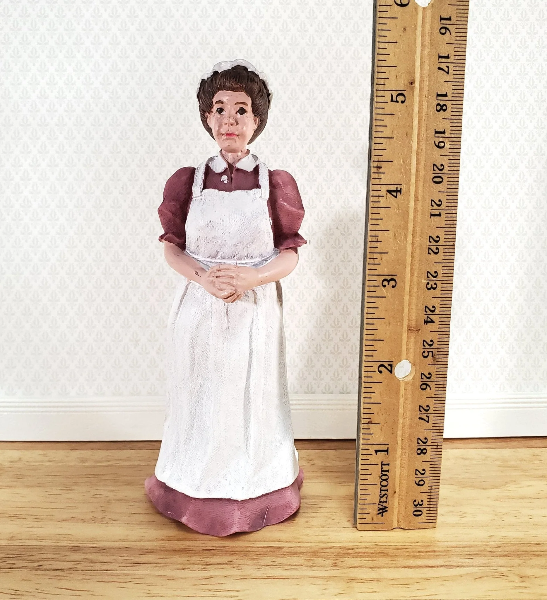 Dollhouse Woman Maid Cook Housekeeper with Apron 1:12 Scale Miniature Resin - Image 3