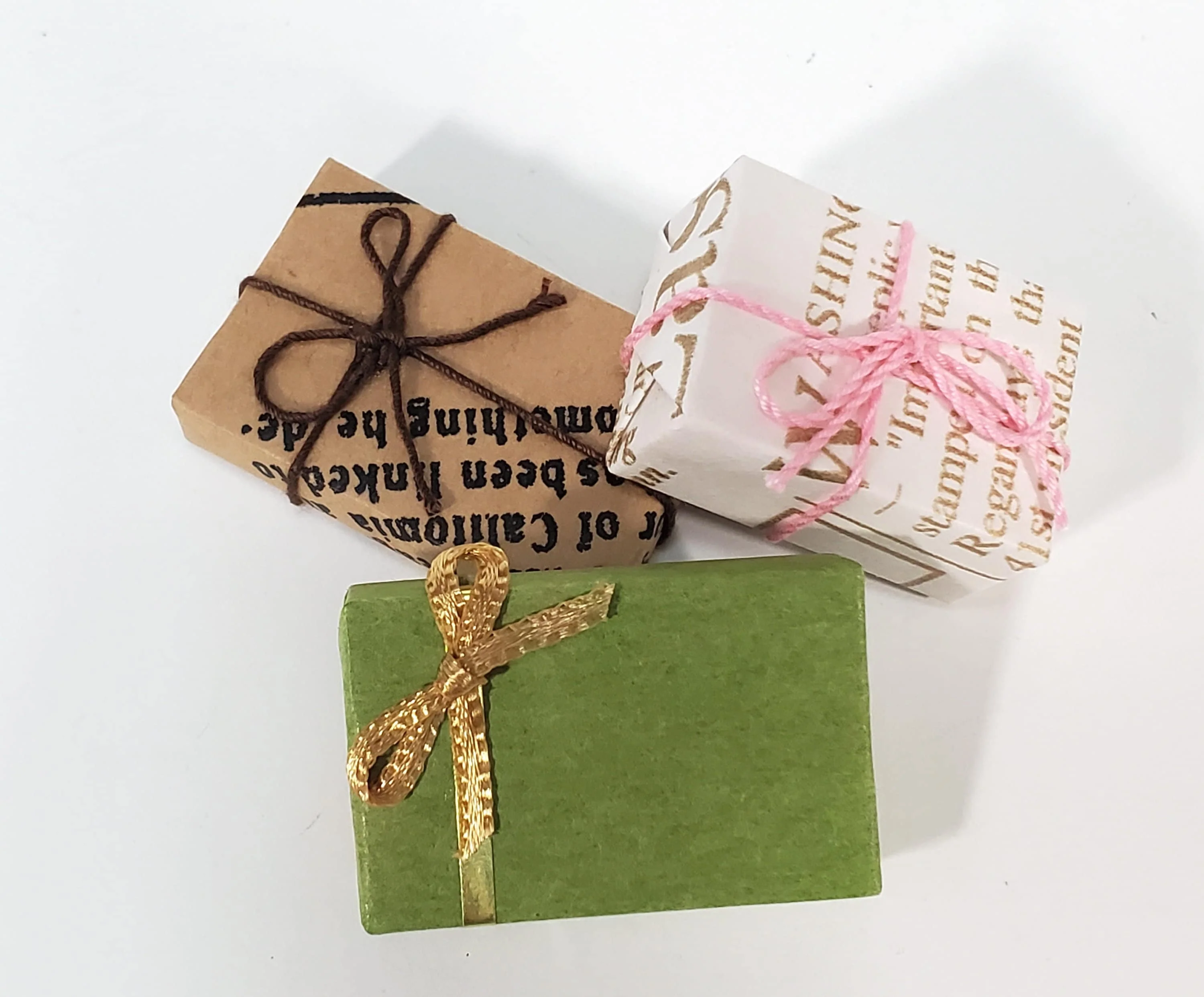 Dollhouse Wrapped Gifts Presents Medium Size 1:12 Scale Miniatures Birthday Holiday - Image 2