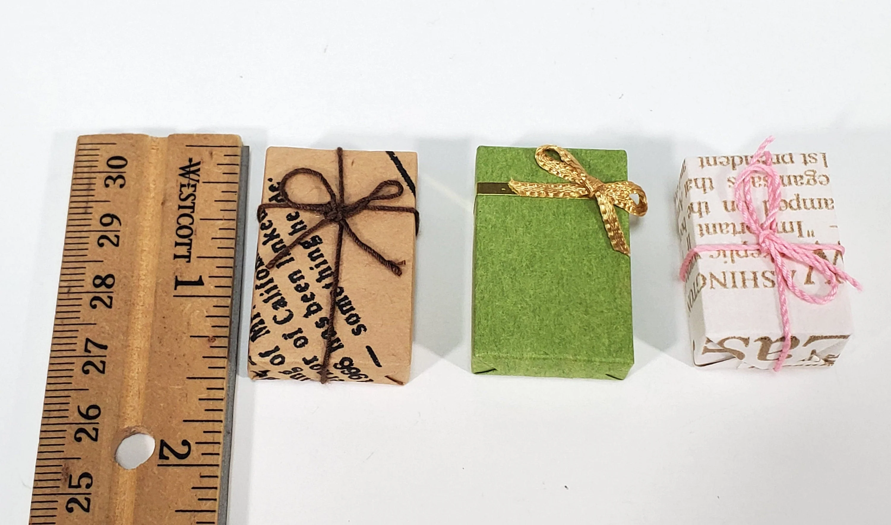 Dollhouse Wrapped Gifts Presents Medium Size 1:12 Scale Miniatures Birthday Holiday - Image 4
