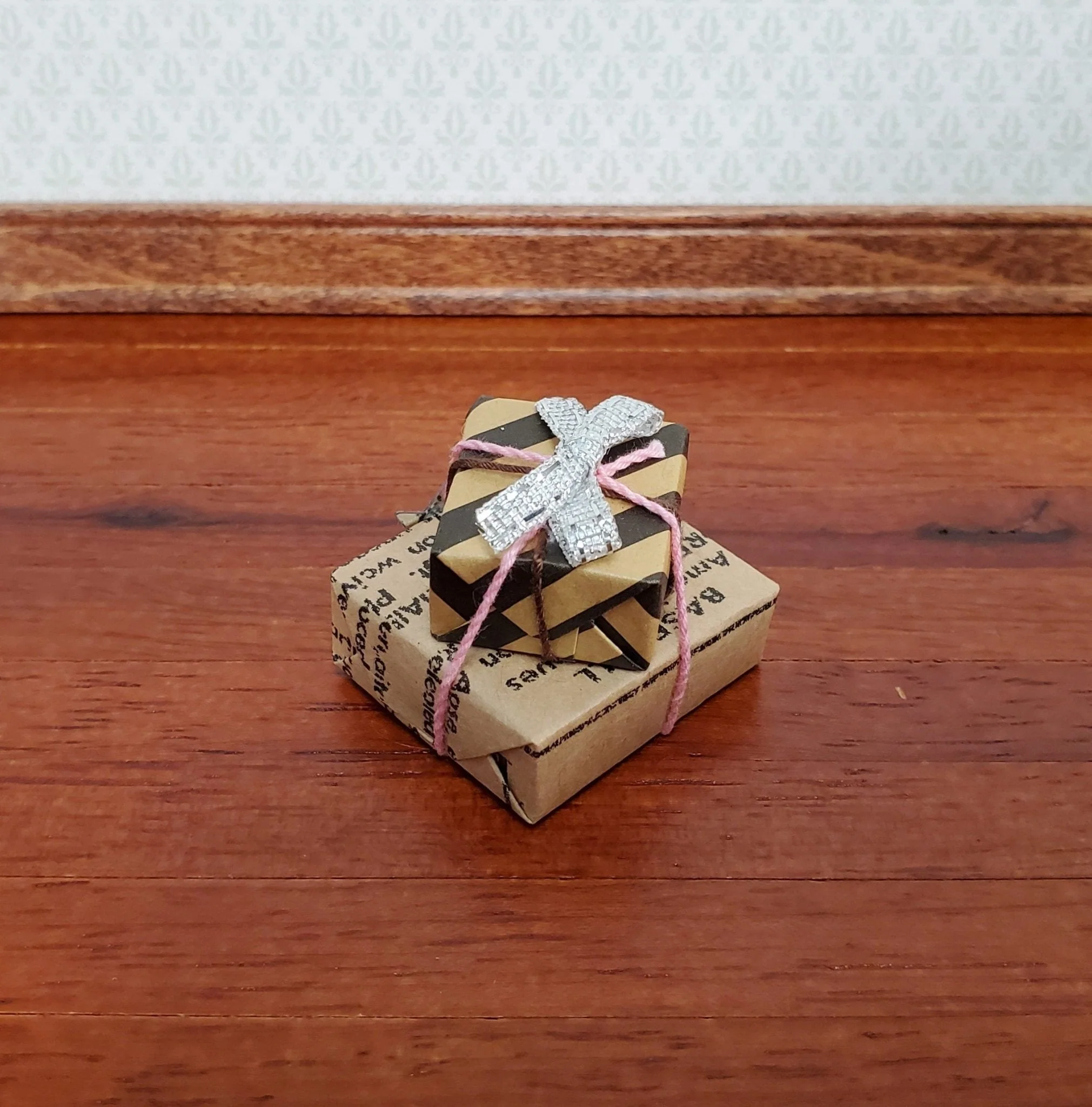 Dollhouse Wrapped Gifts Tiny Presents 1:12 Scale Miniatures Birthday or Christmas - Image 2