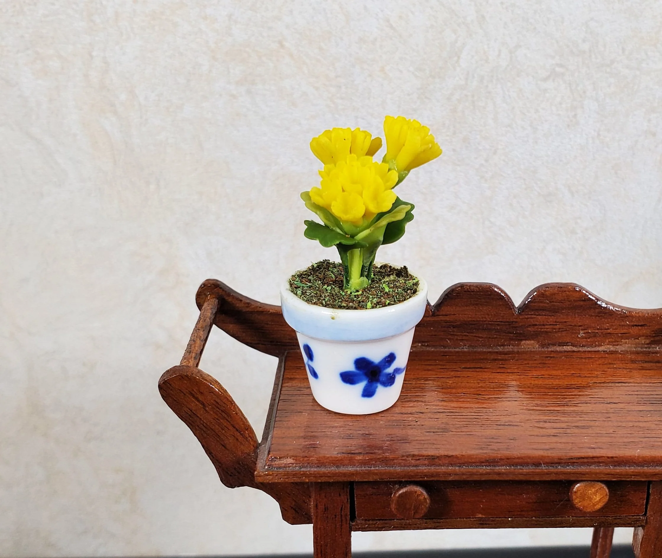 Dollhouse Yellow Geraniums in Ceramic Blue & White Planter 1:12 Scale Miniature - Image 2