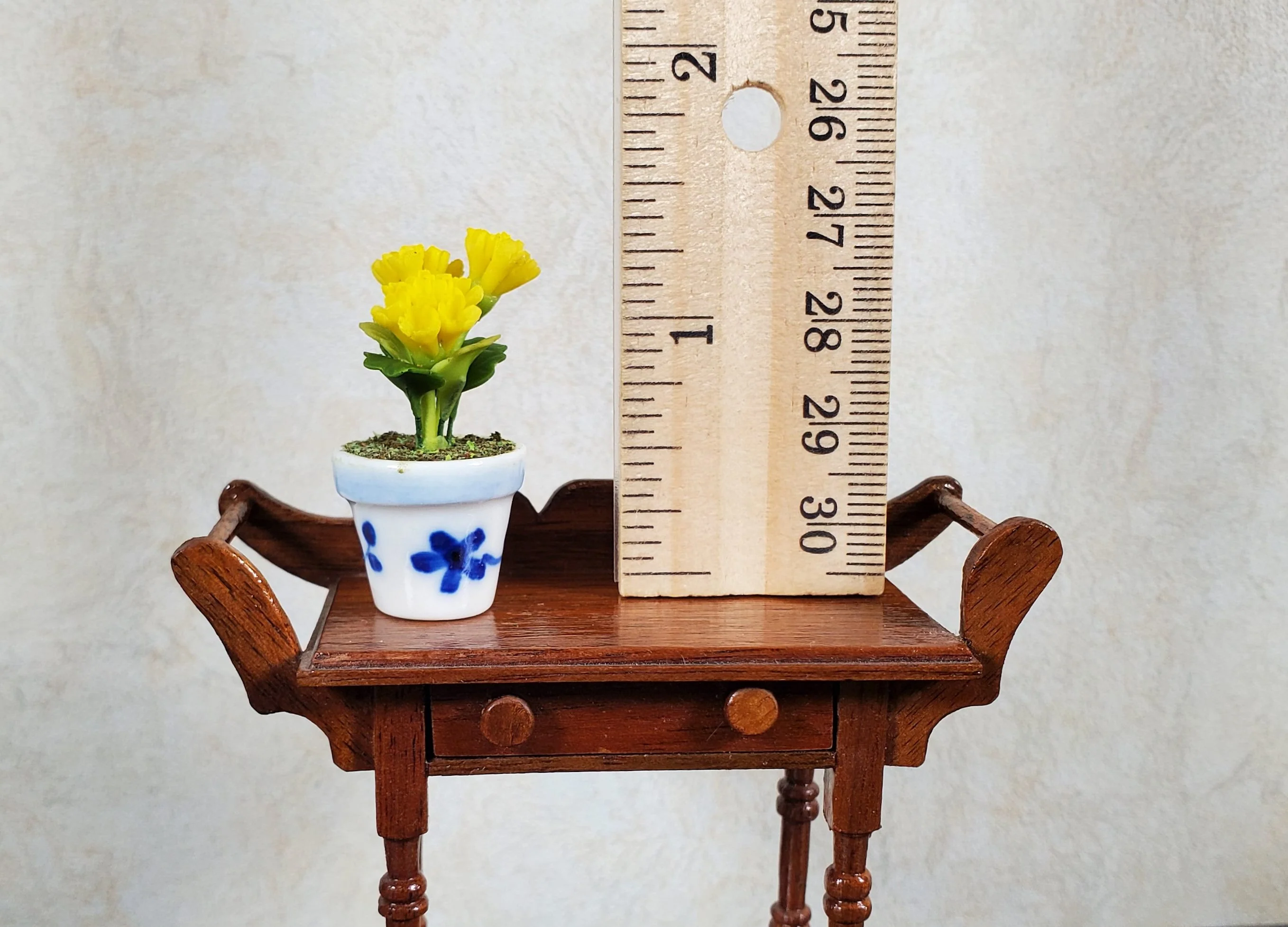 Dollhouse Yellow Geraniums in Ceramic Blue & White Planter 1:12 Scale Miniature - Image 3