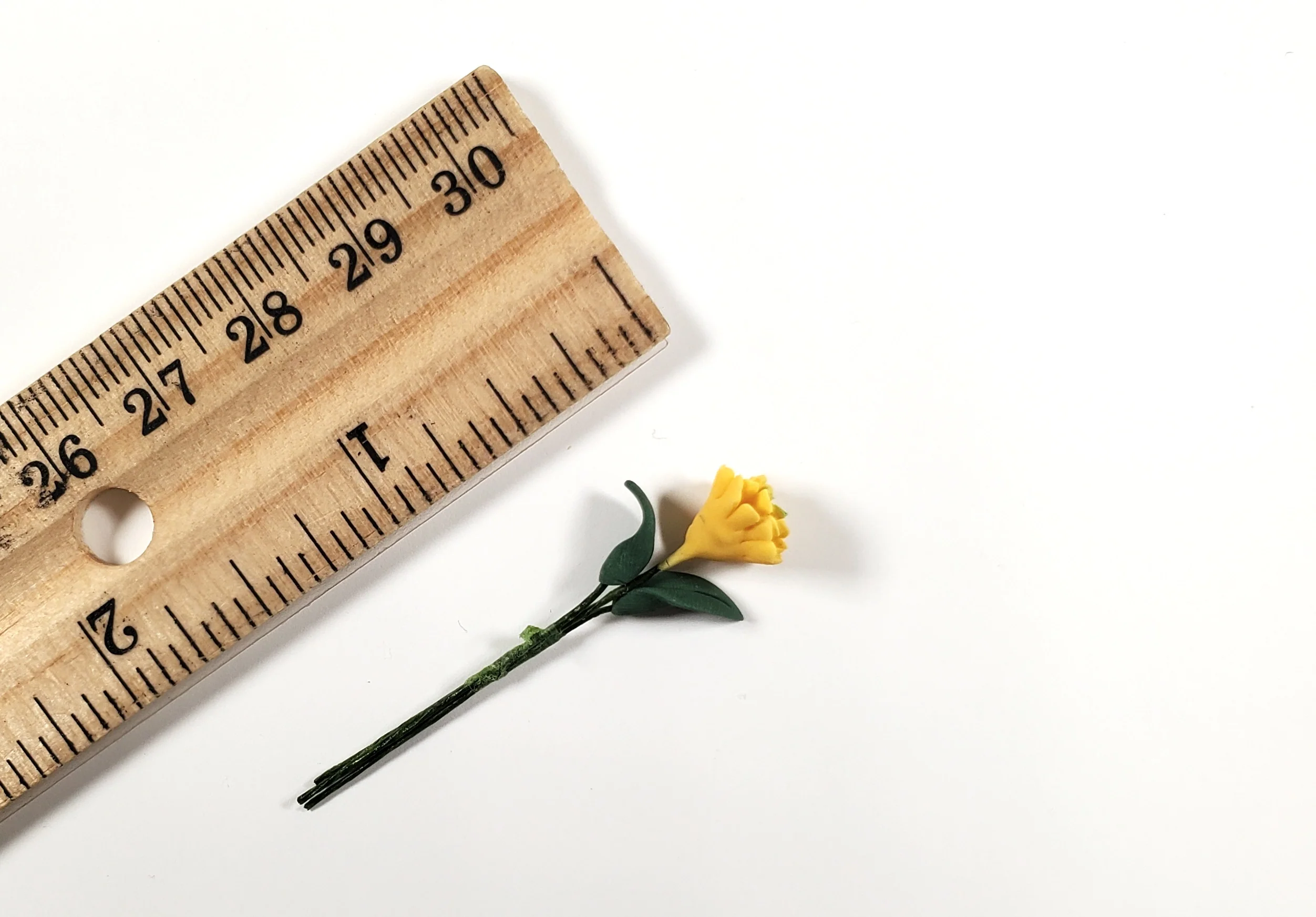Dollhouse Yellow Zinnia Single Stem with Foliage 1:12 Scale Miniature - Image 3