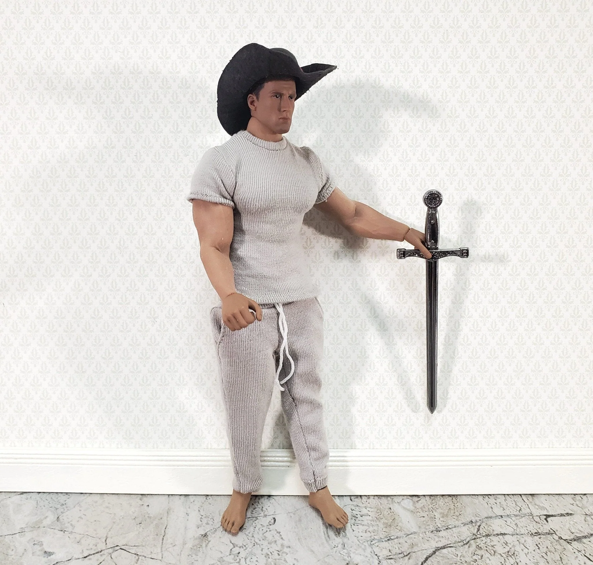 Miniature 2 Handed Long Sword Metal with Pewter Finish Medieval Style 1:12 Scale Weapon 8.5 cm - Image 4