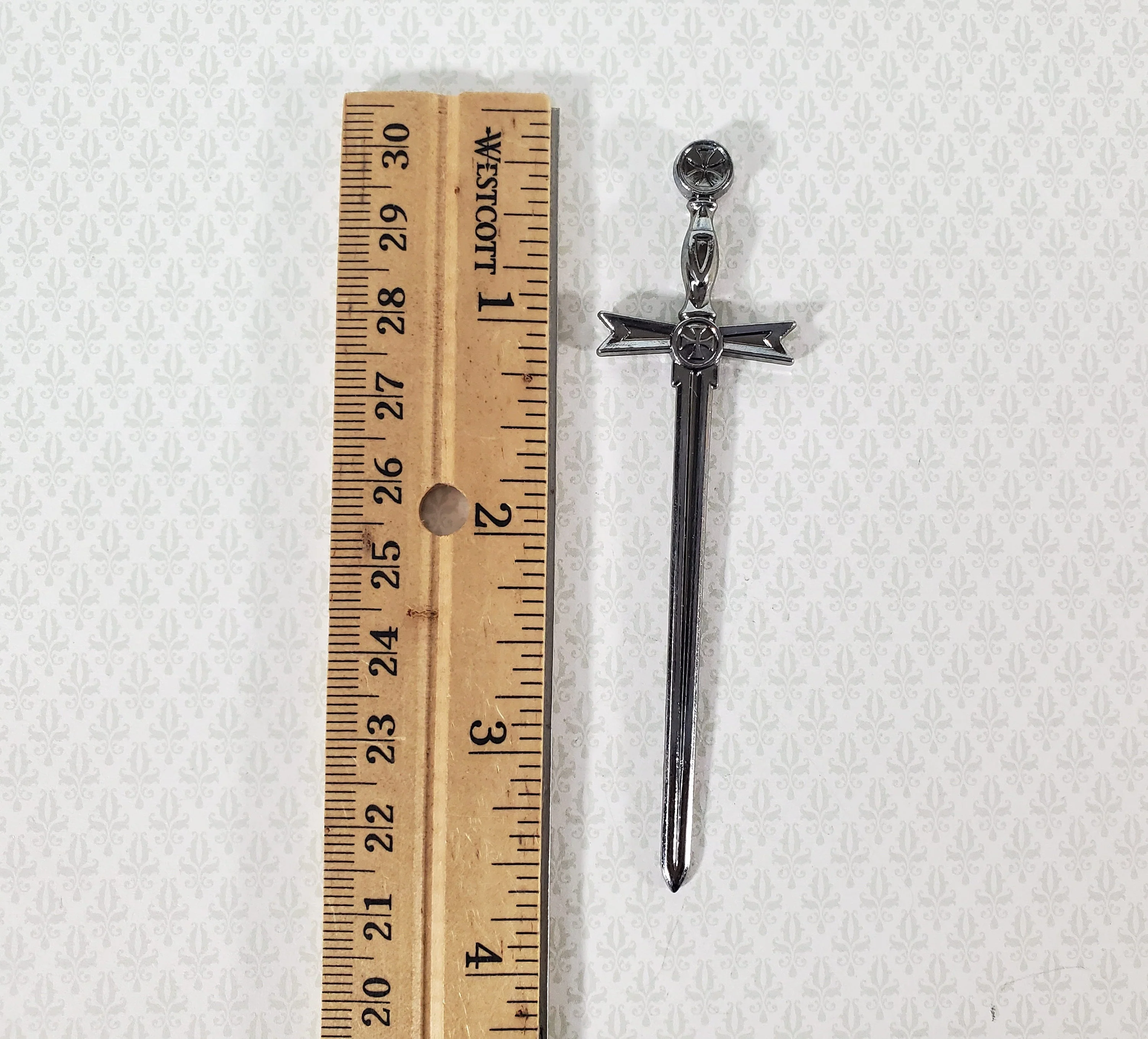 Miniature 2 Handed Sword Metal with Pewter Finish Crusader Style 1:12 Scale Weapon 9 cm - Image 2