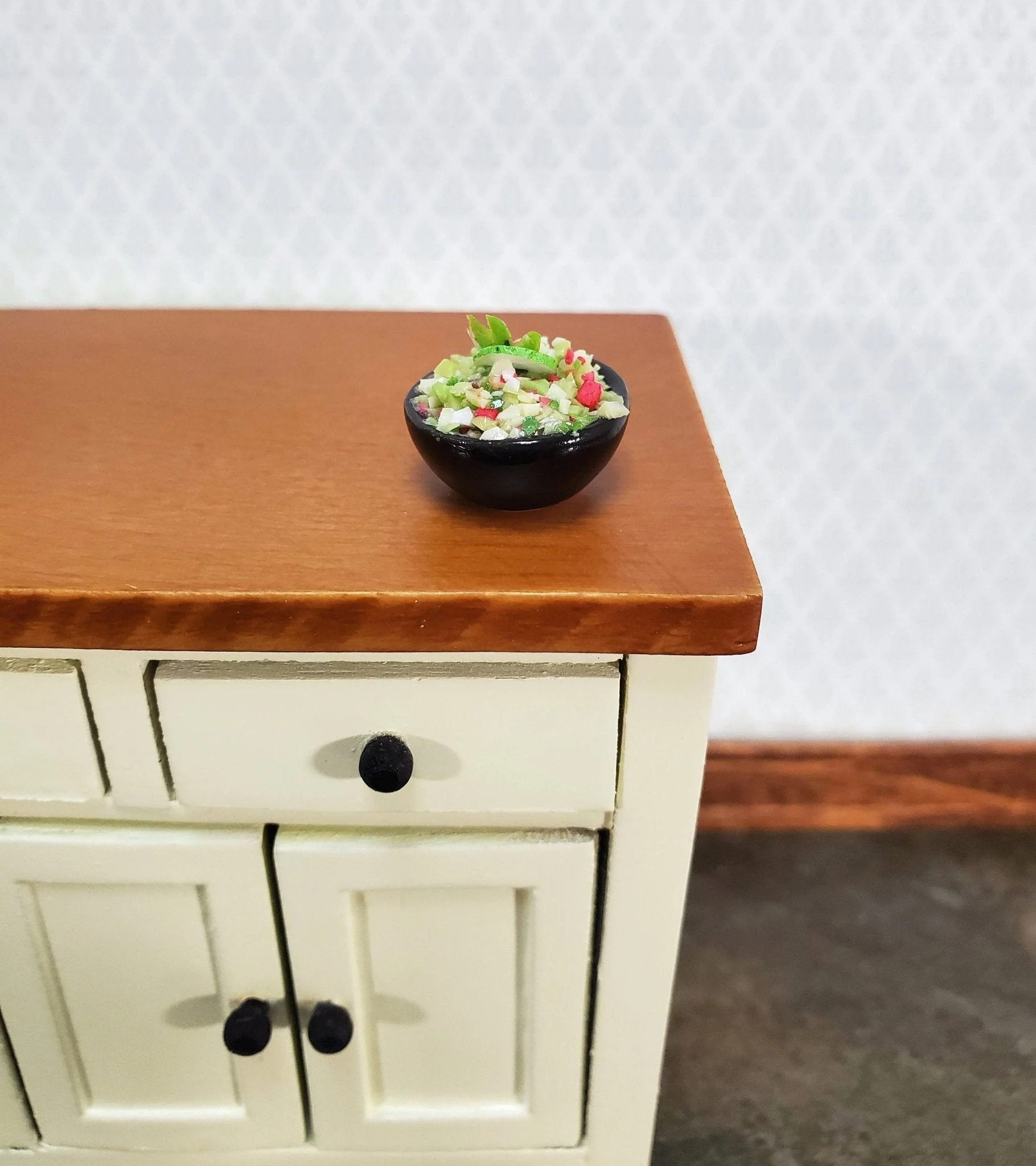 Miniature Bowl of Guacamole Salsa with Lime Slice 1:12 Scale Dollhouse Food