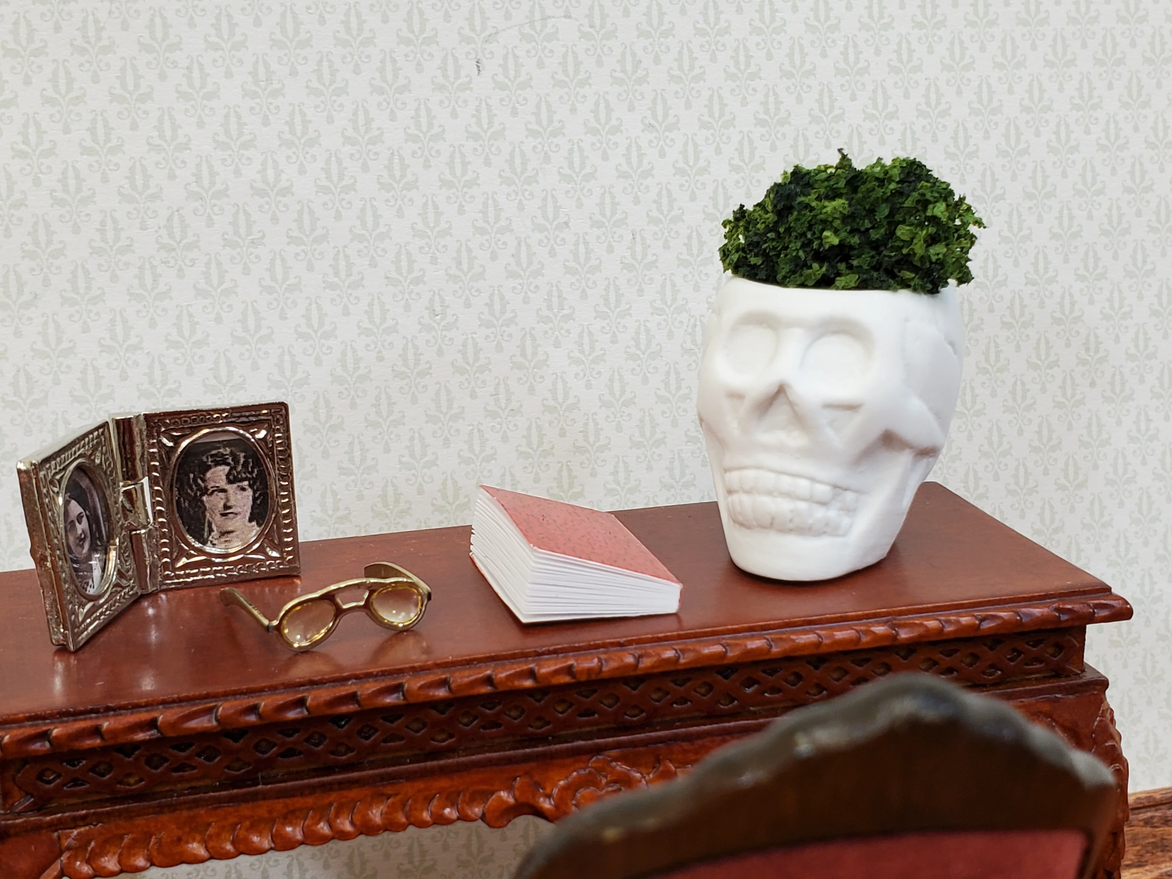 Miniature Halloween Skull Planter or Candy Dish for Dollhouse Decoration 1" Tall - Image 7