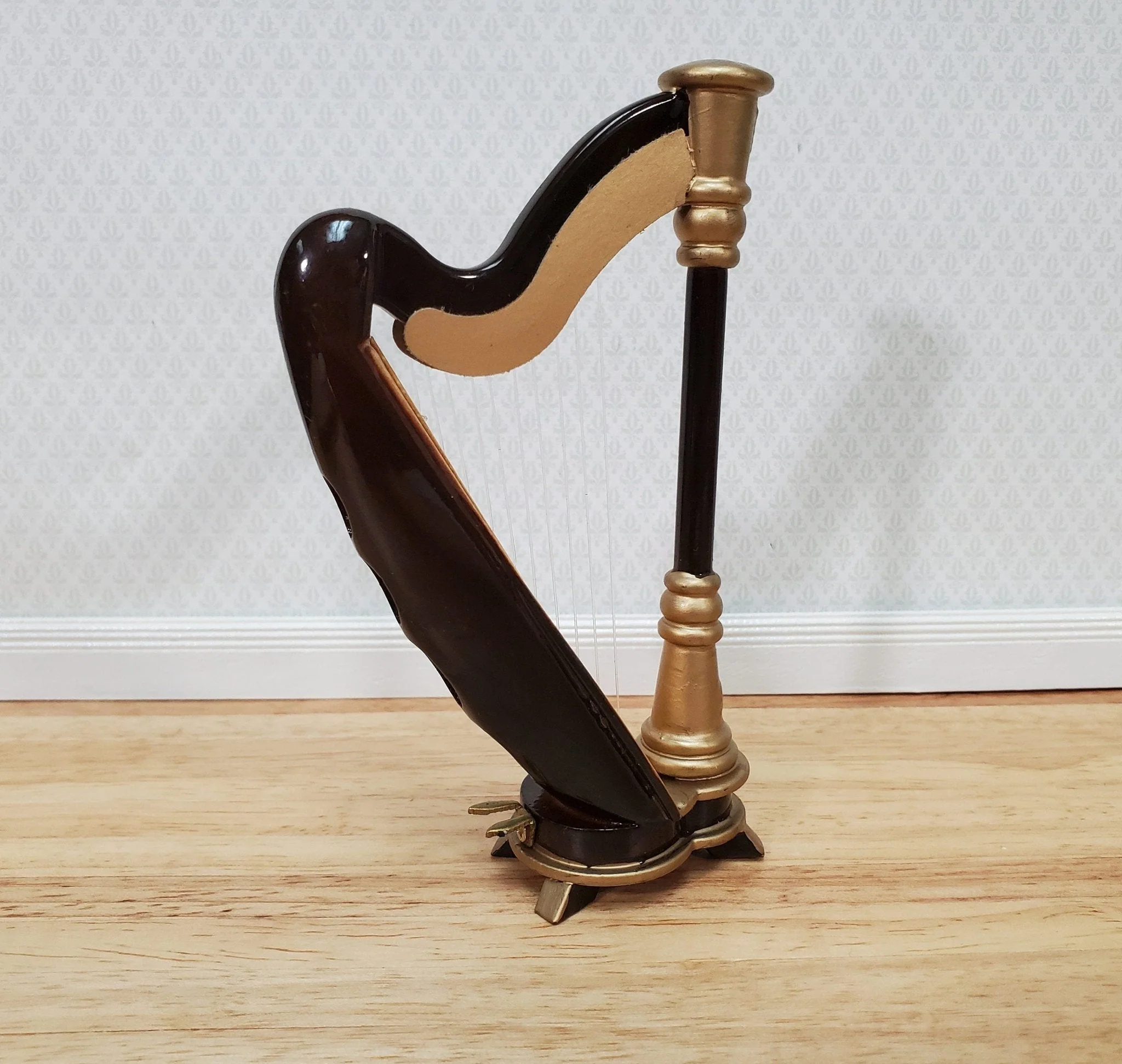 Miniature Harp with Case Wood 2 3/16" 1:12 Scale Instrument Dollhouse Music Room
