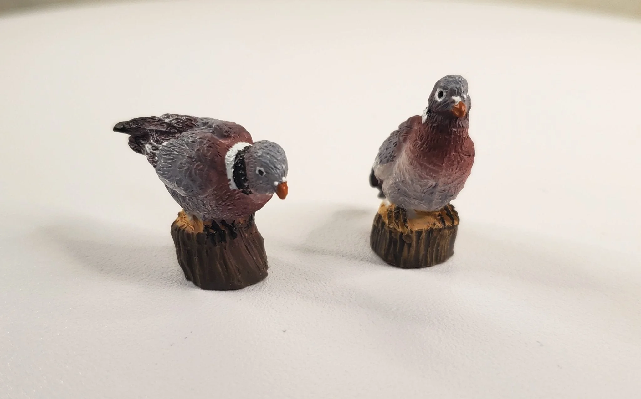 Miniature Pigeons Birds Set of 2 Diorama Props Cast Resin 1 3/16" tall - Image 2